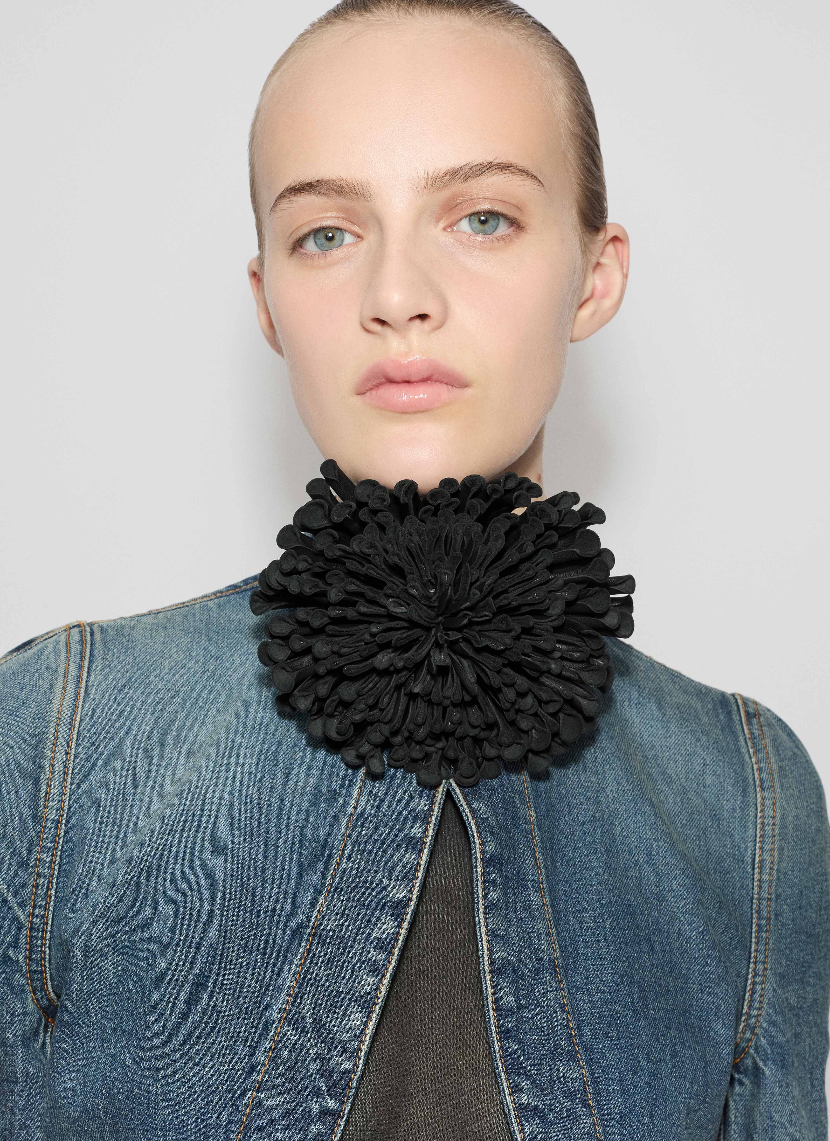 LEATHER FLOWER CHOCKER - 2