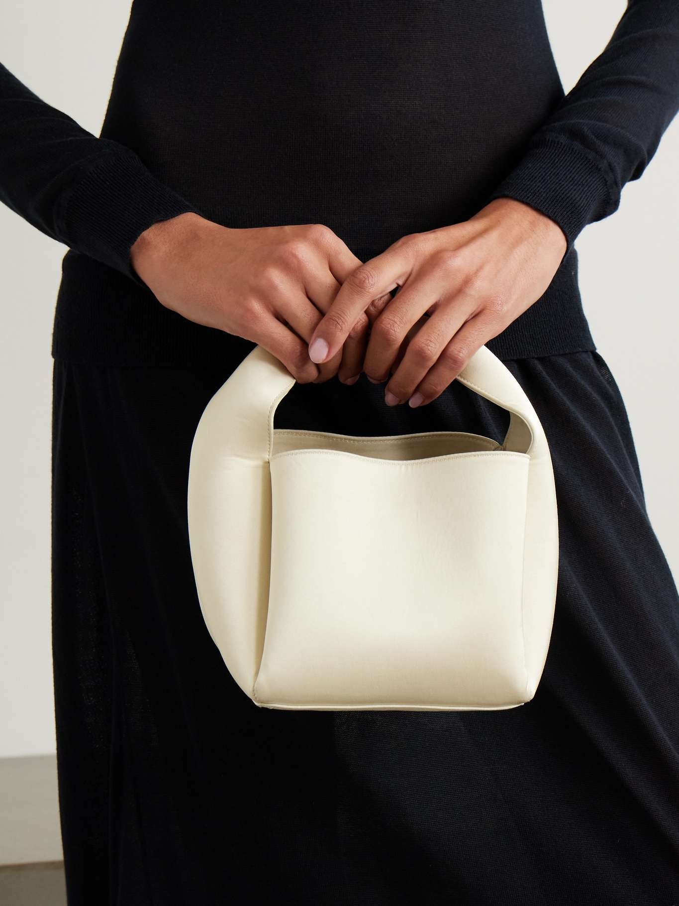 Bucket organic cotton-blend satin tote Ecru - 2