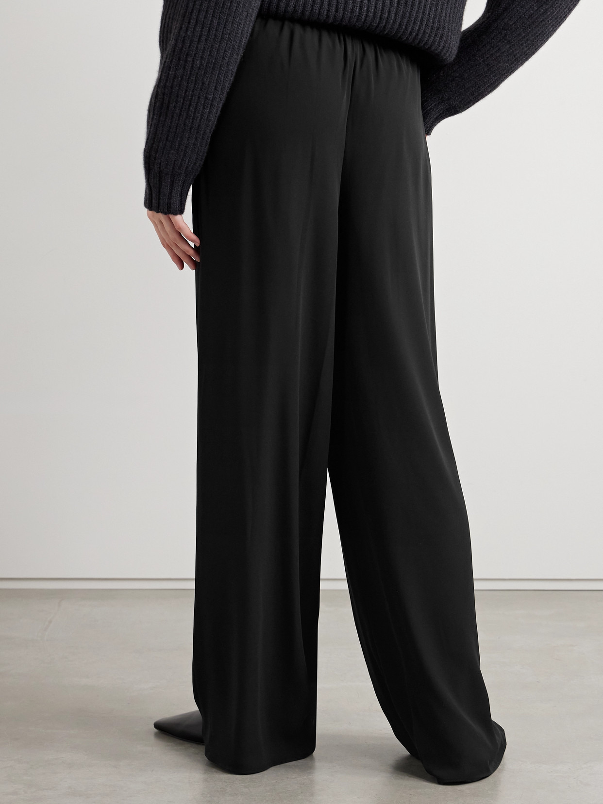Crepe Wide-leg Pants - 3