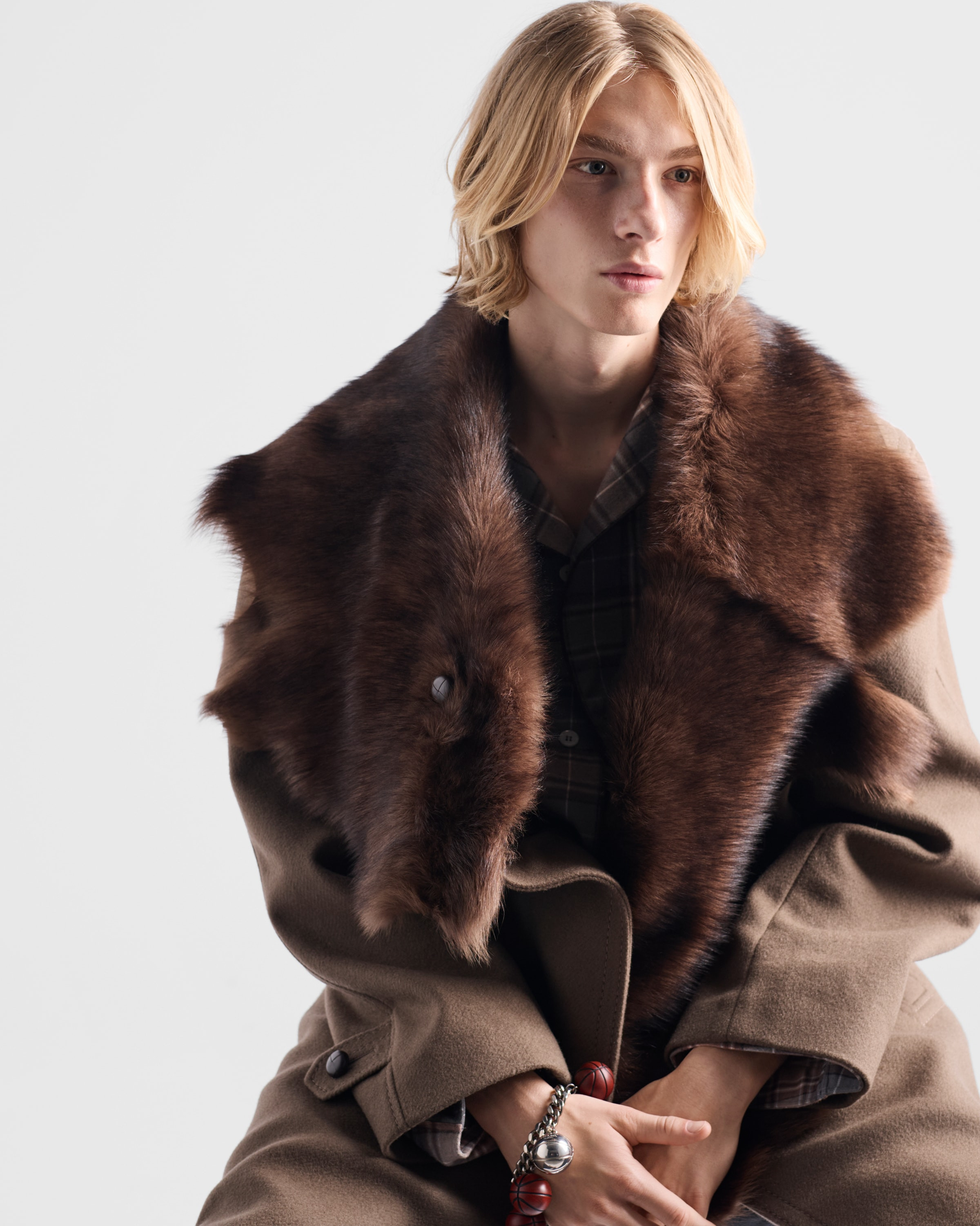 Wool coat with shearling collar - 4