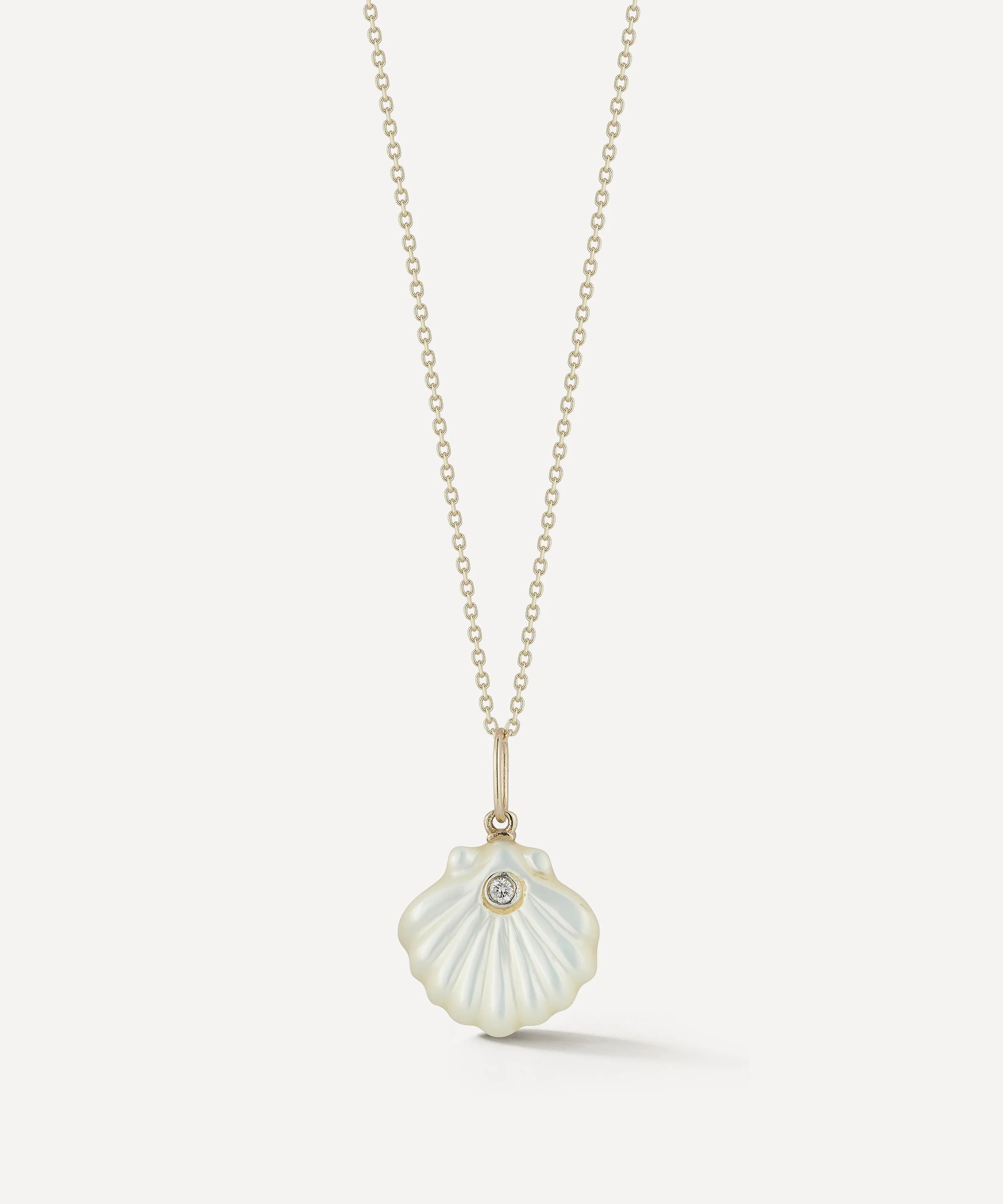 14ct Gold Carved Mother of Pearl Venus Shell Necklace - 1