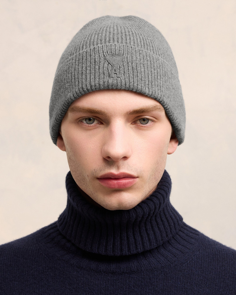 AMI Paris CASHMERE AMI DE COEUR BEANIE outlook