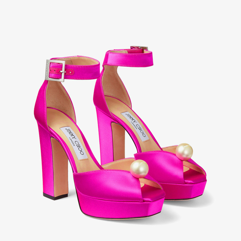 소코리 120
Pearl Detailing을 가진 Fuchsia 공단 플랫폼 샌들 3