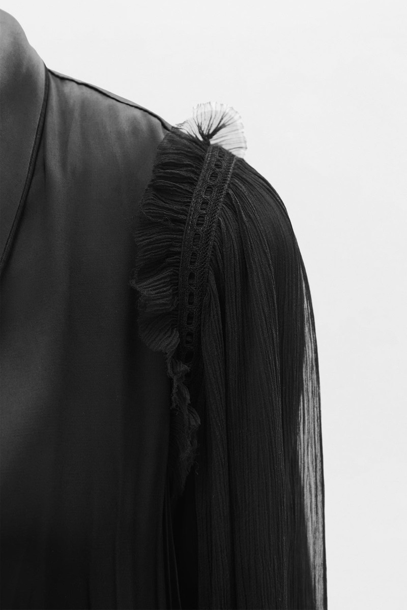 Iria Fluid Robe 7
