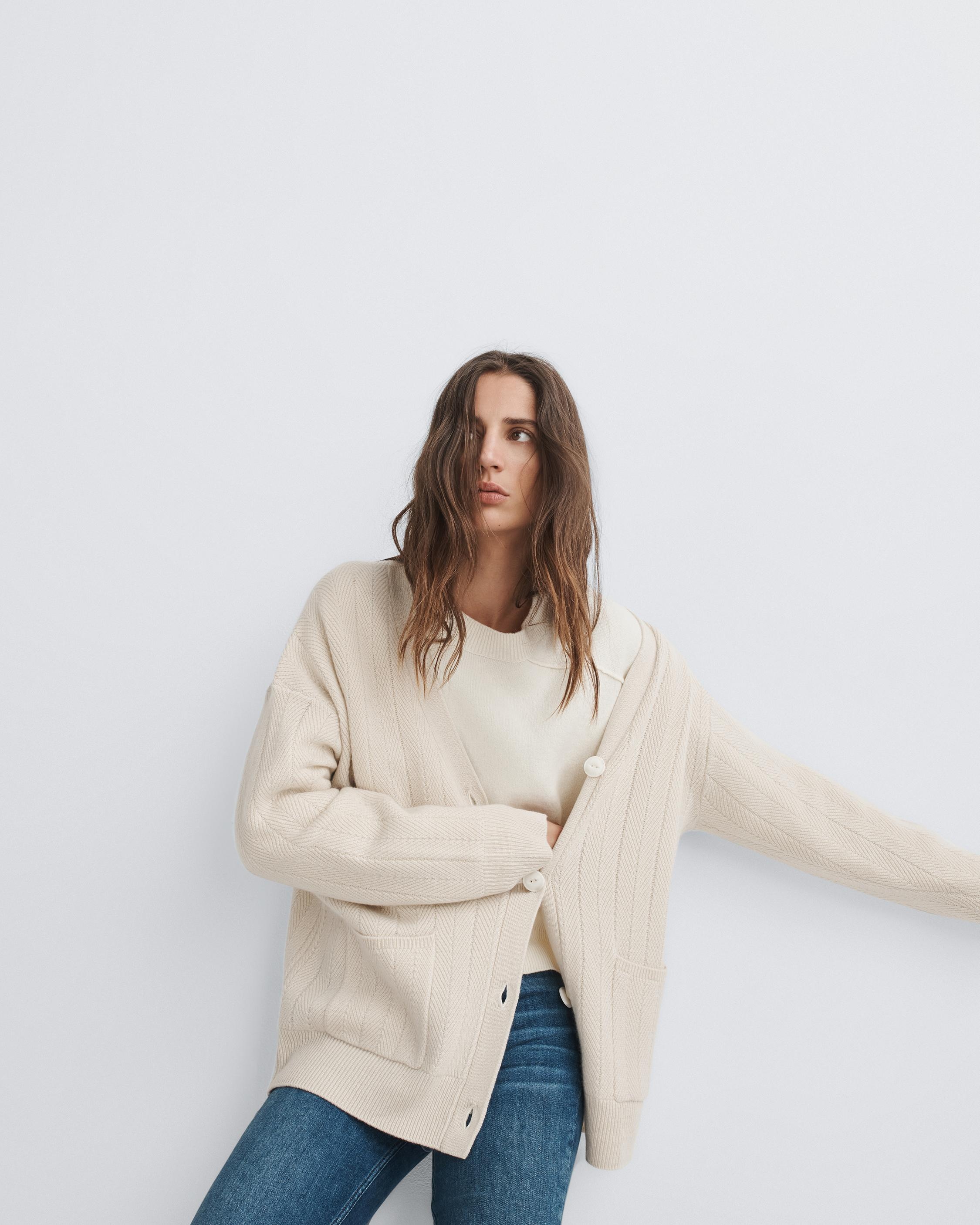 Durham Cashmere Cardigan
Oversized Fit - 7