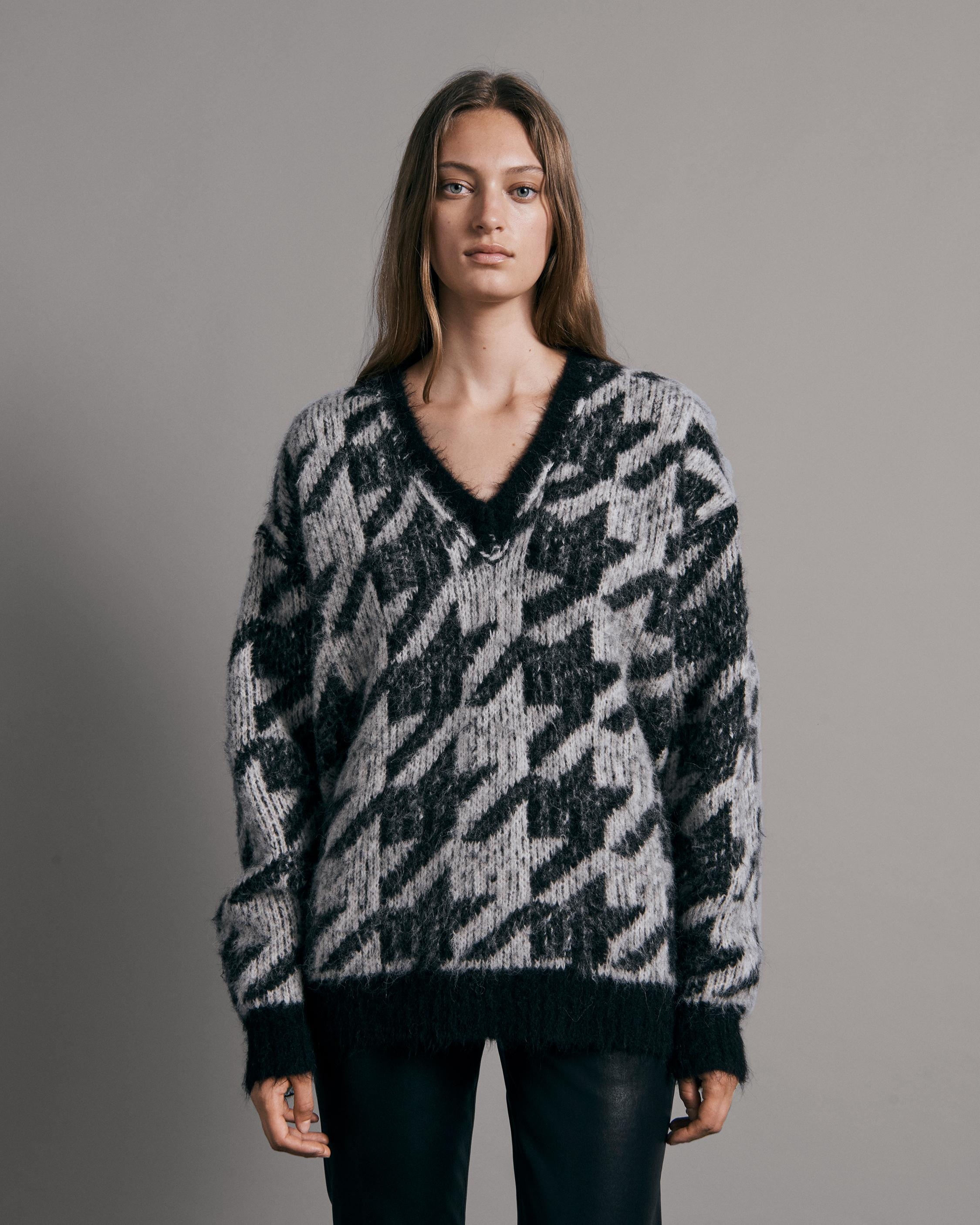 Edith Wool Blend Sweater
Classic Fit Sweater - 2