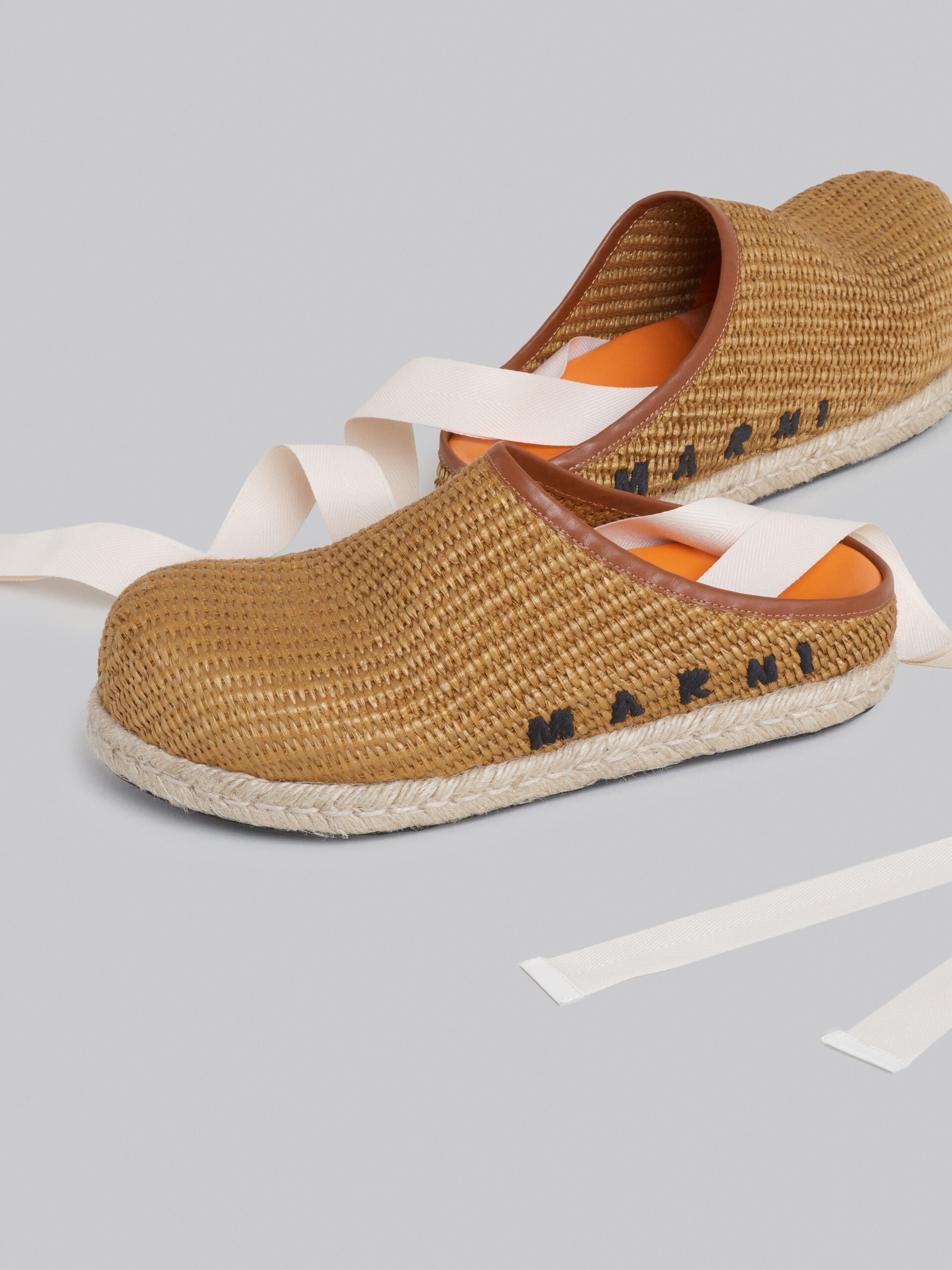 NATURAL RAFFIA FUSSBETT SABOT - 4