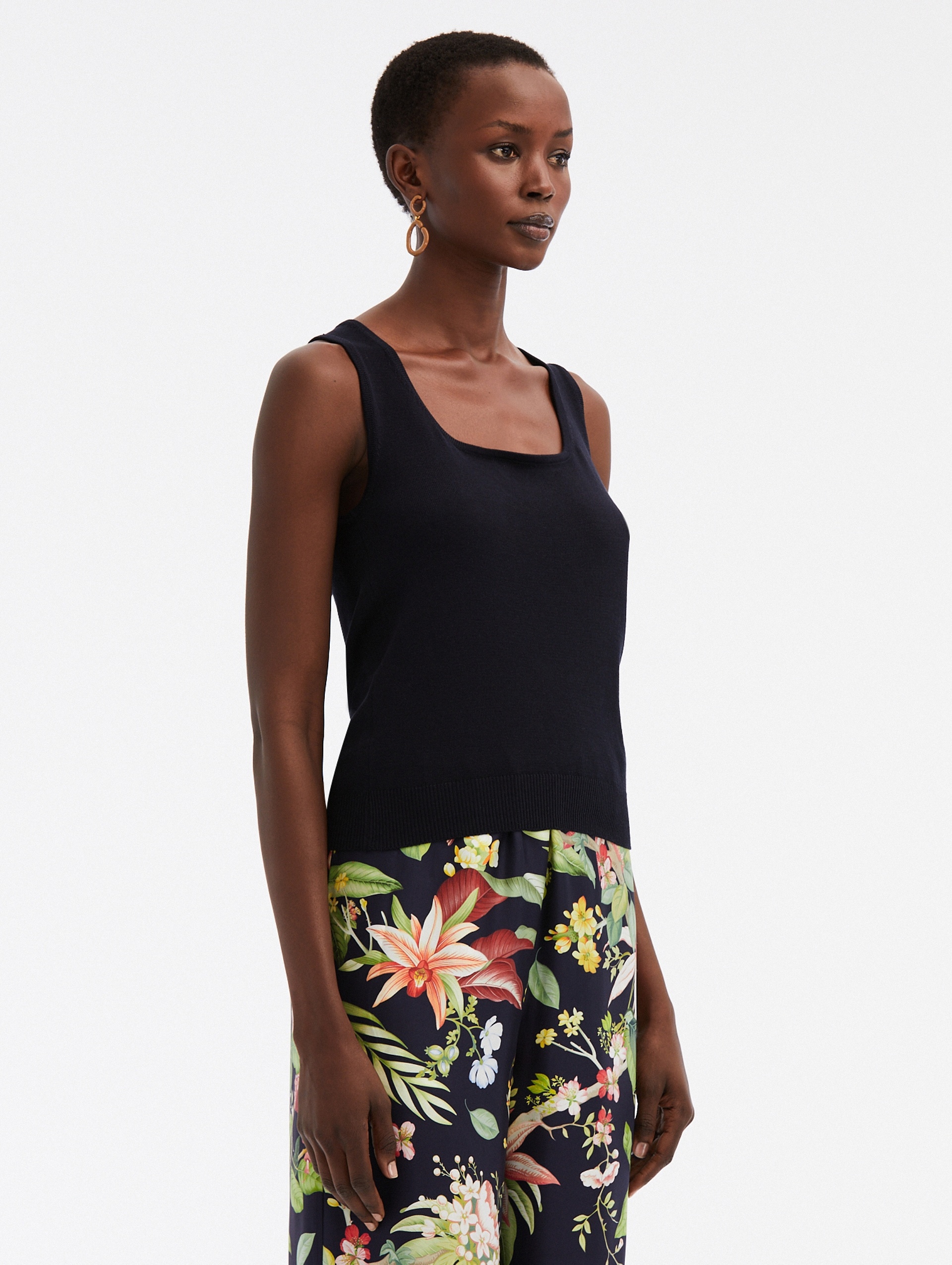 SCOOP NECK TANK - 4