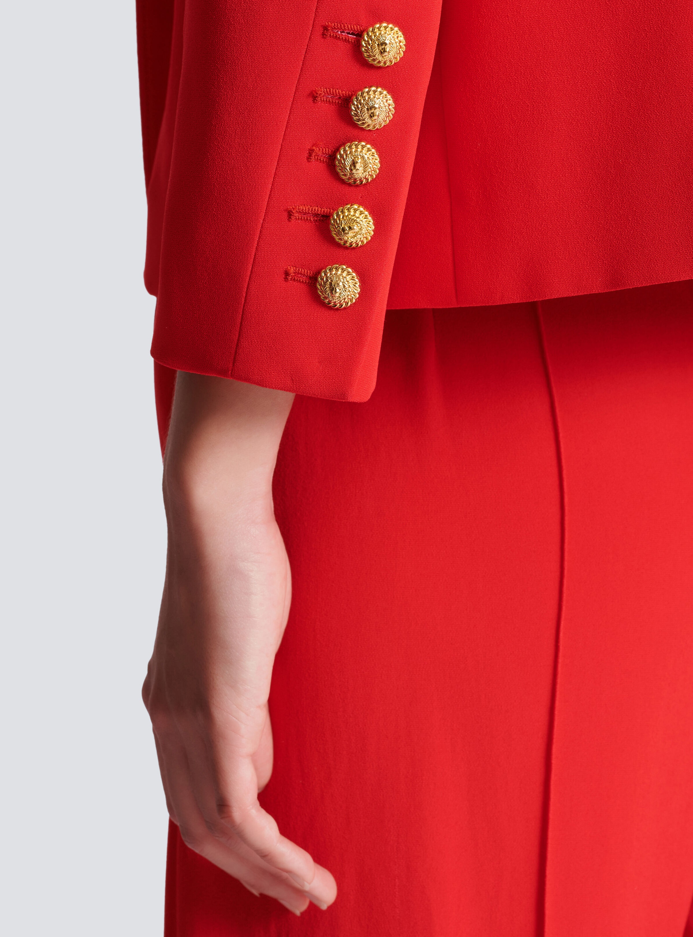 Cropped crepe jacket with structured shoulders - 8