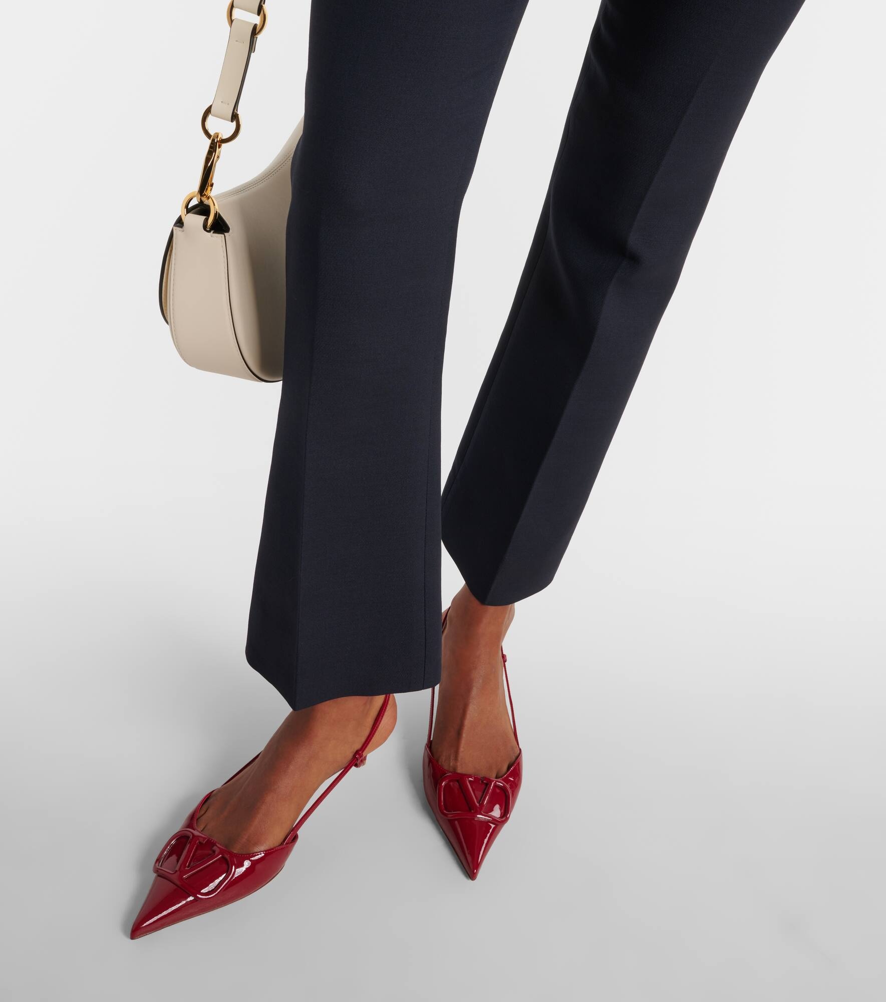 VLogo Signature patent leather slingback pumps - 7