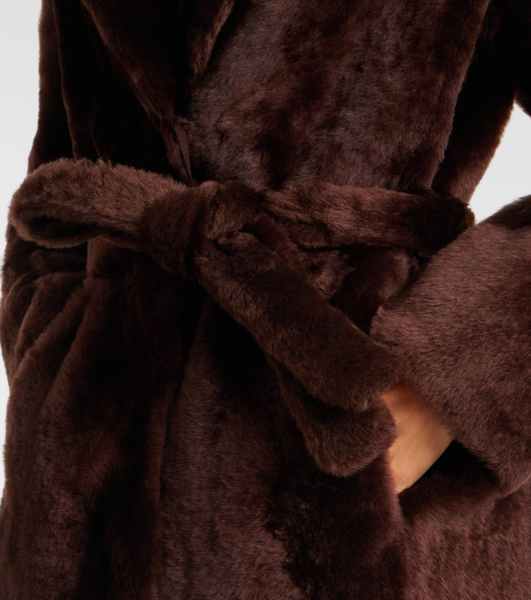 Belted reversible shearling coat - 5