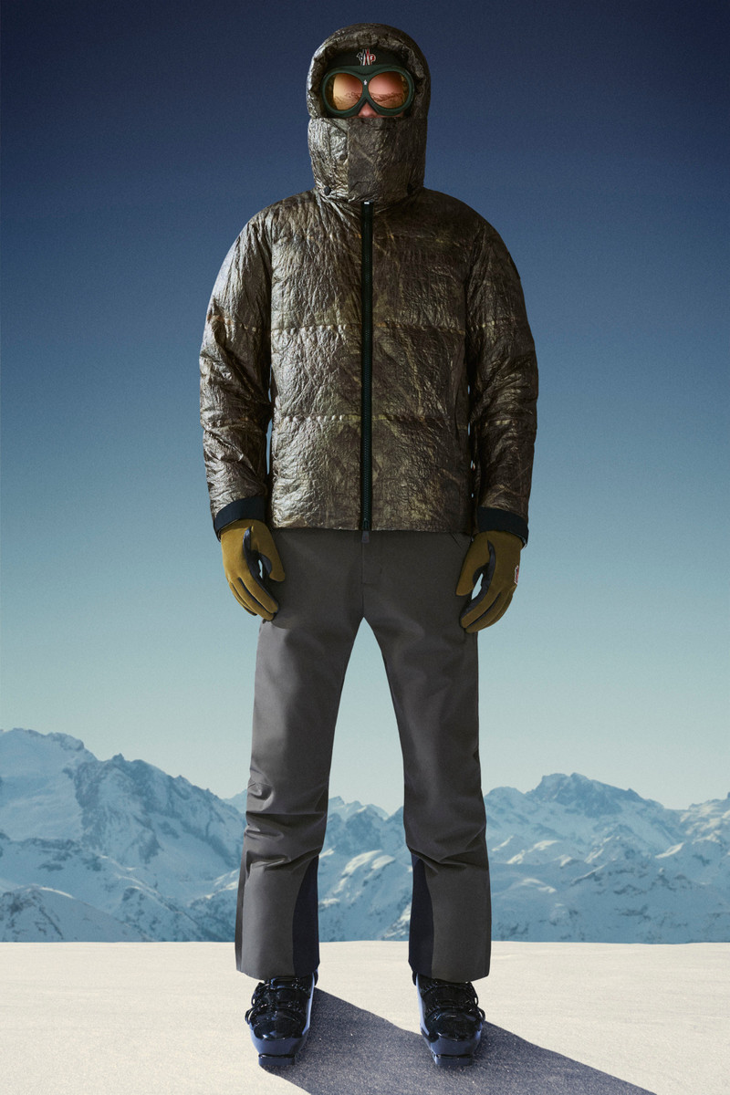 Moncler Darry Short Down Jacket outlook