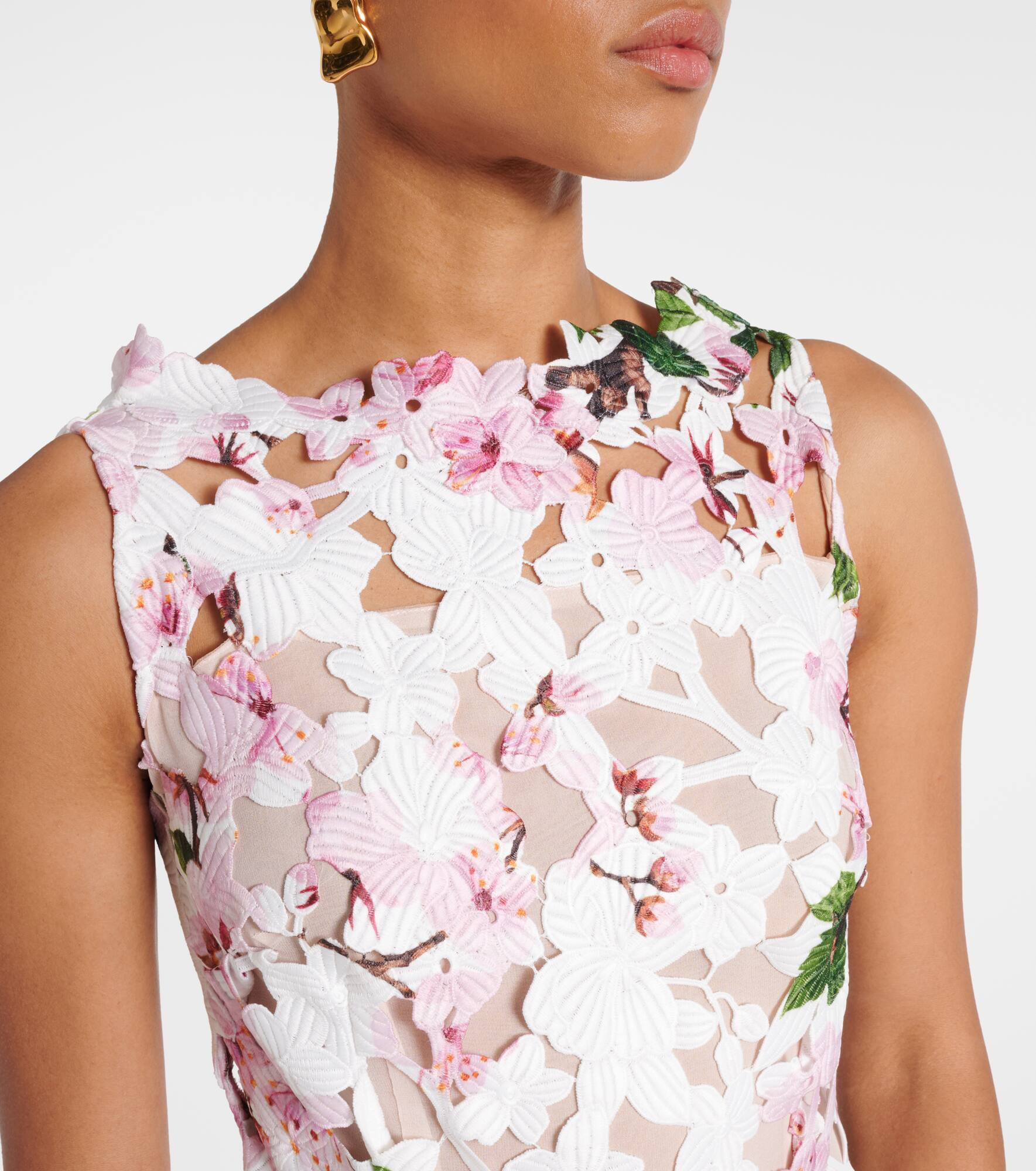 Floral guipure lace gown - 4