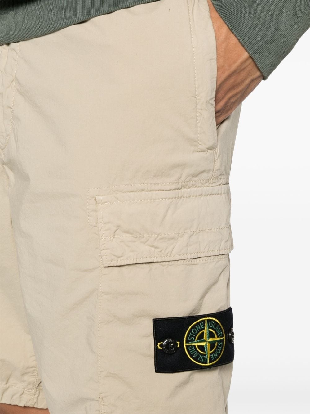 Compass-badge cargo shorts - 5