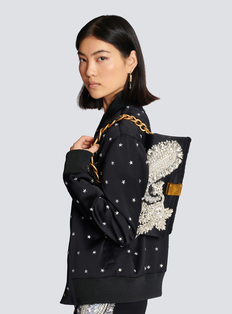 1945 Soft embroidered satin clutch 8