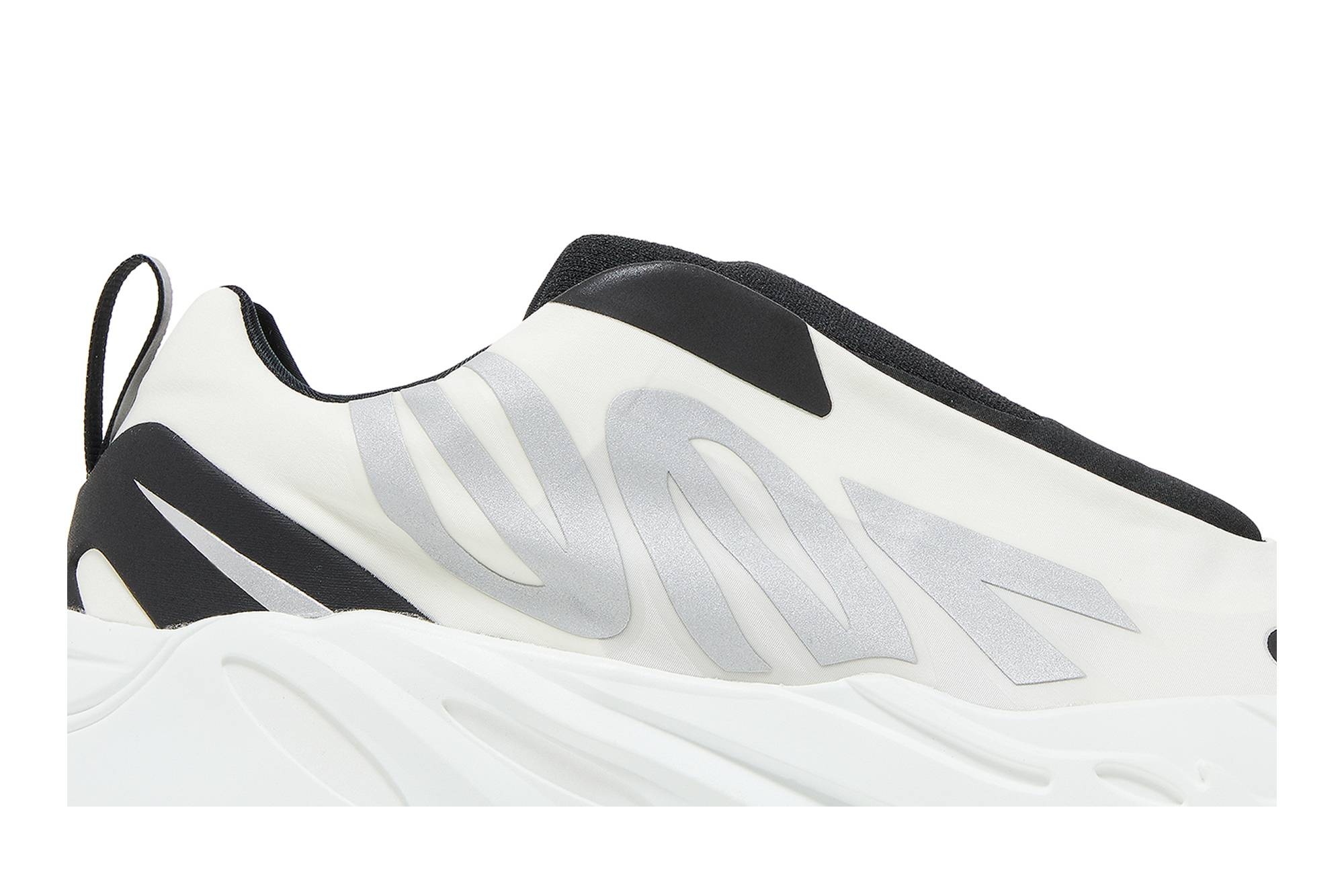 Yeezy Boost 700 MNVN Laceless 'Analog' - 2