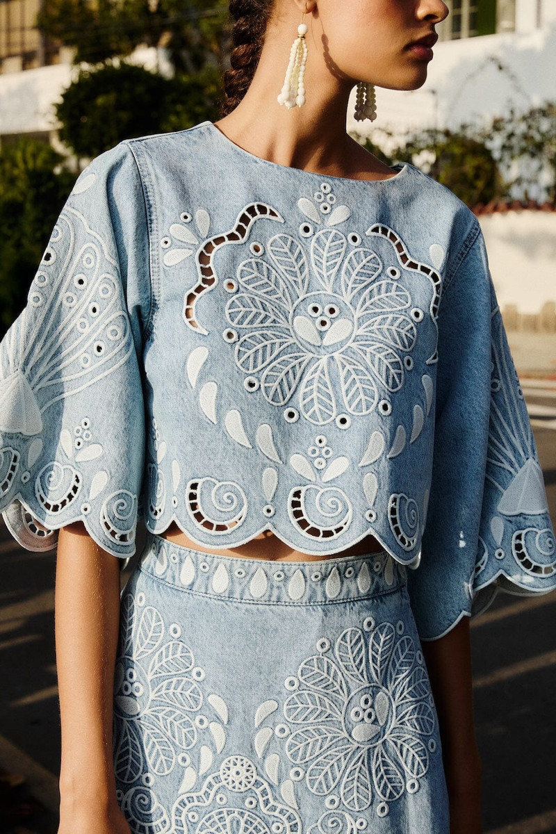 FARM RIO Denim Richelieu Kimono Sleeves Cropped Blouse outlook