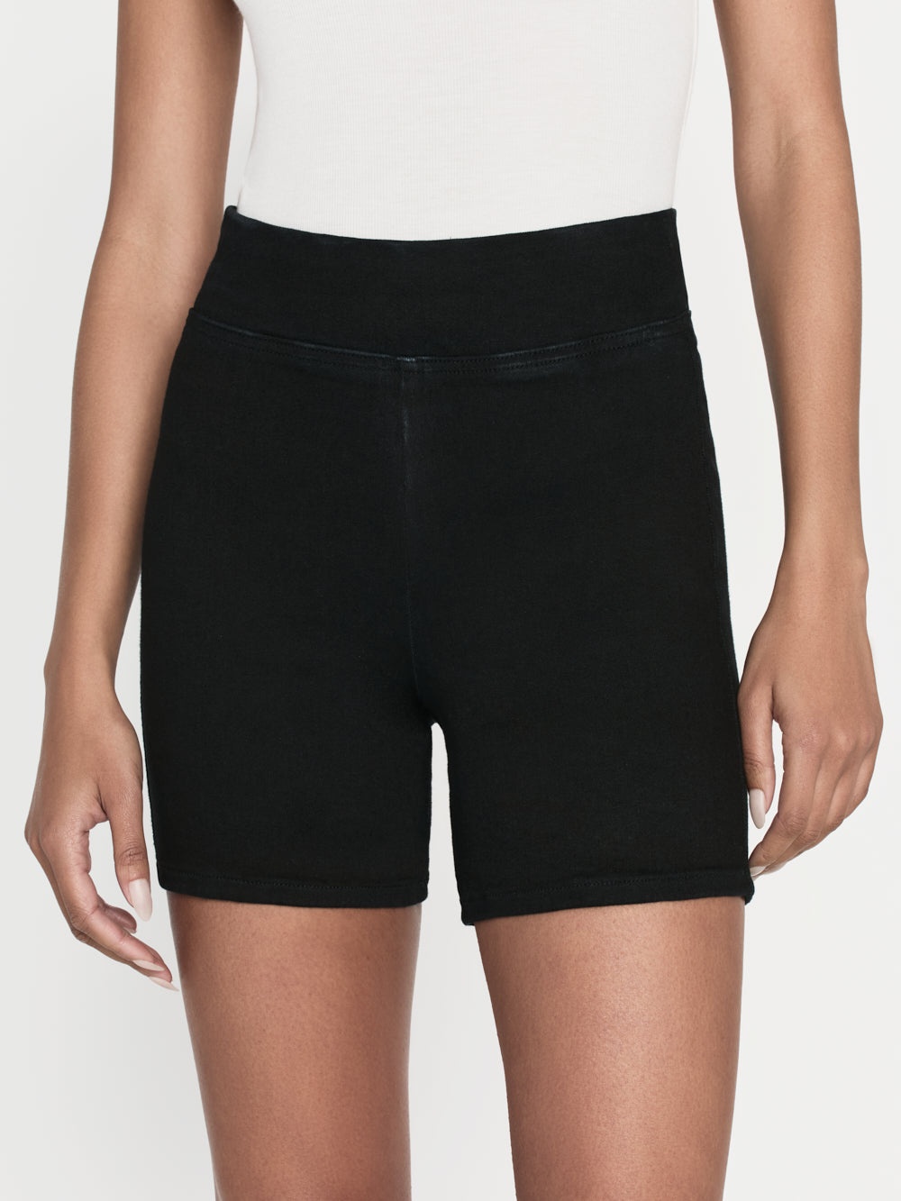 Jetset Short in Sheen Noir - 6