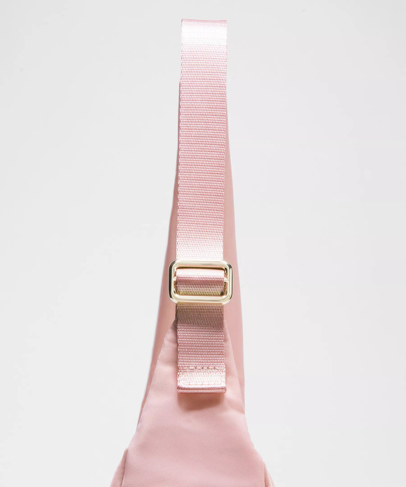 City Essentials Shoulder Bag 4L 4