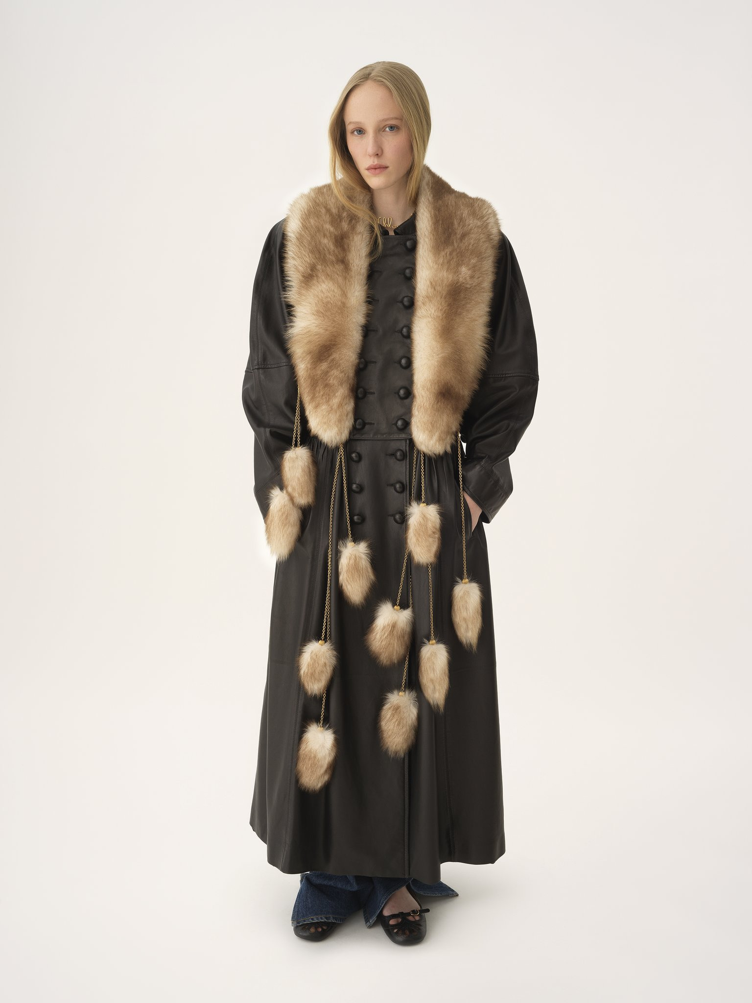 THE TREASURE TAILS SCARF IN SHEARLING - 2
