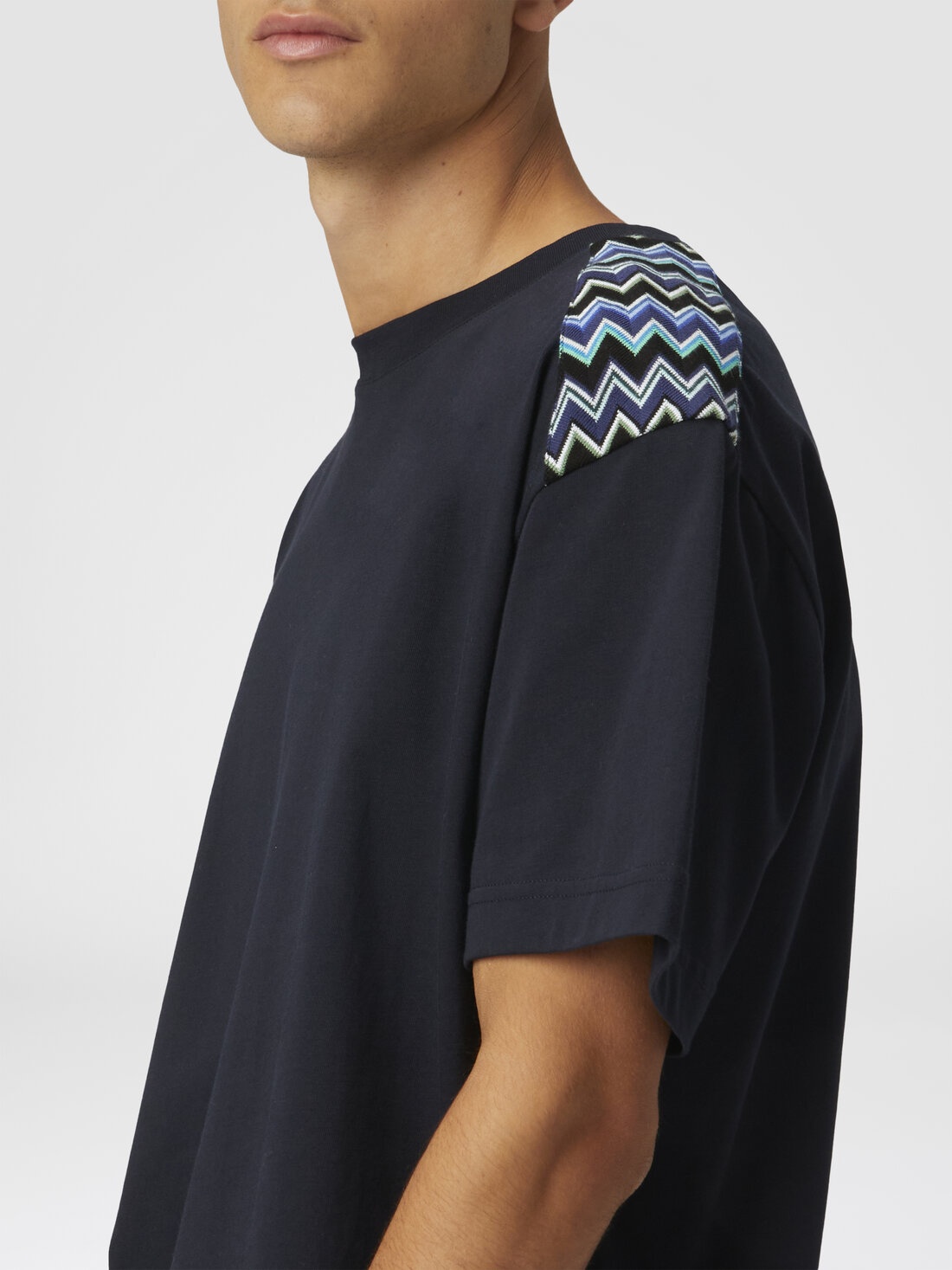 Cotton crewneck T-shirt with chevron inserts on the shoulders - 5