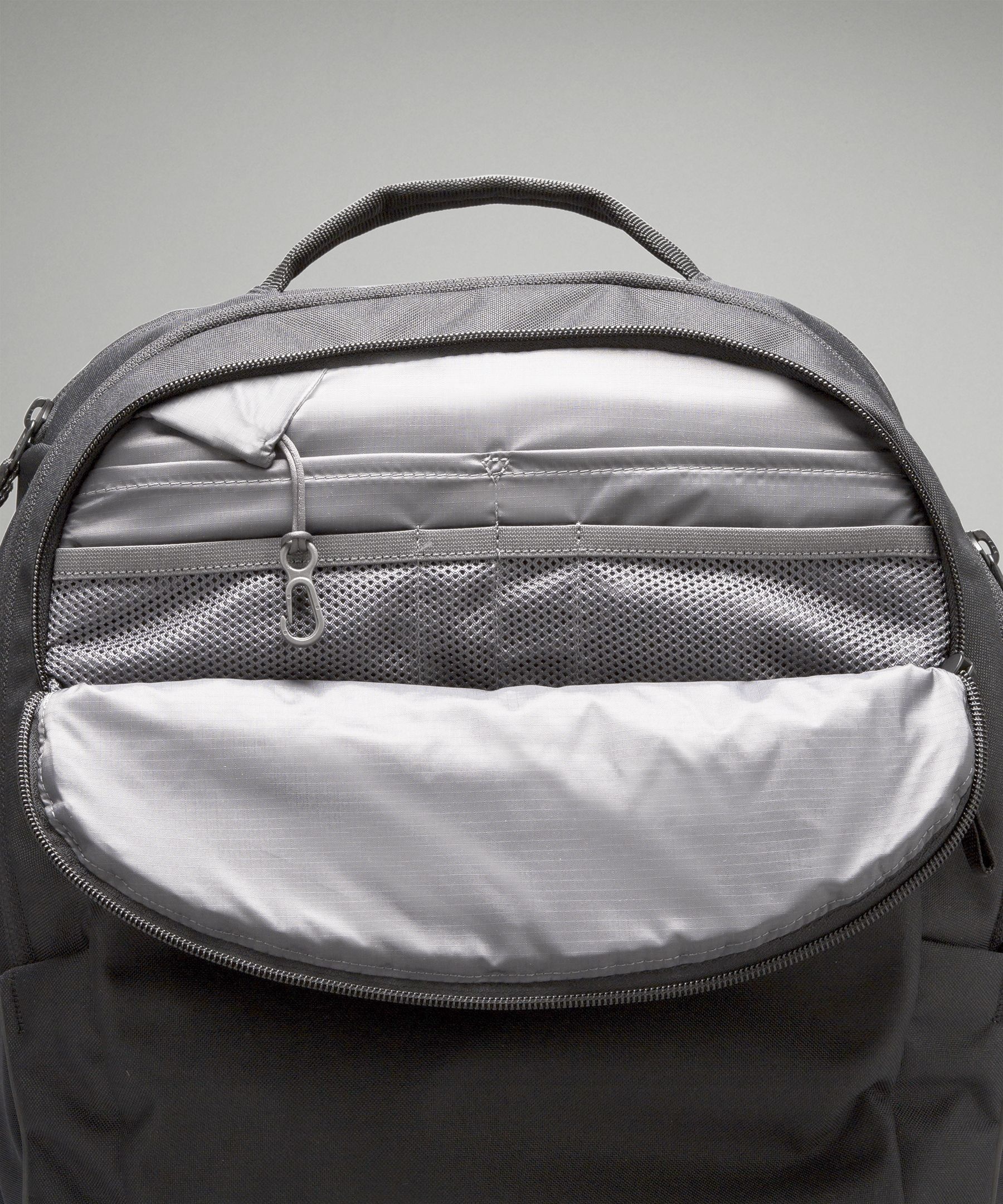 Triple-Zip Backpack 28L - 7