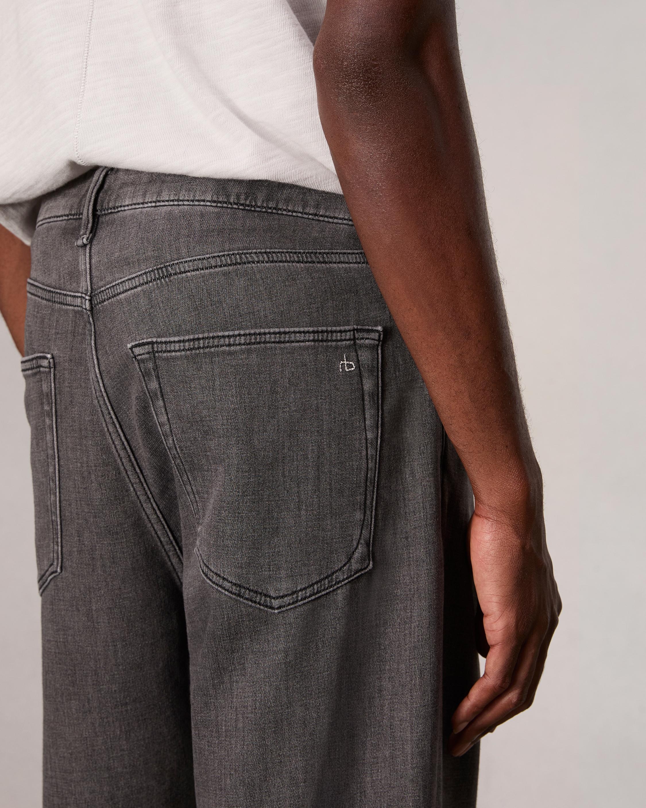 rbTAPER Fit Jean
rbSTRIDE Denim - 6
