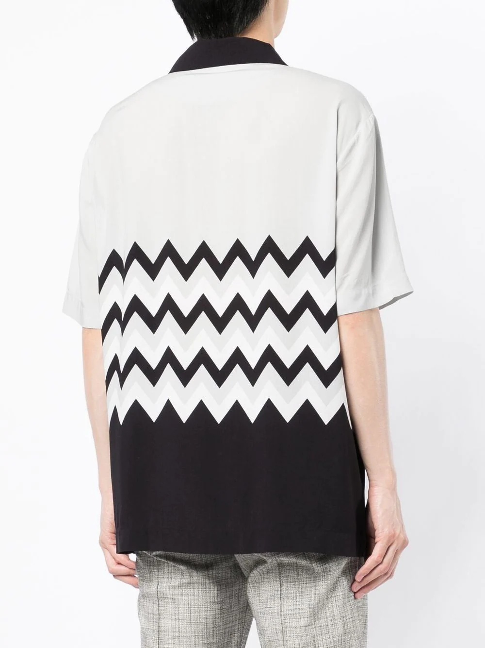 chevron-print short-sleeved shirt - 5