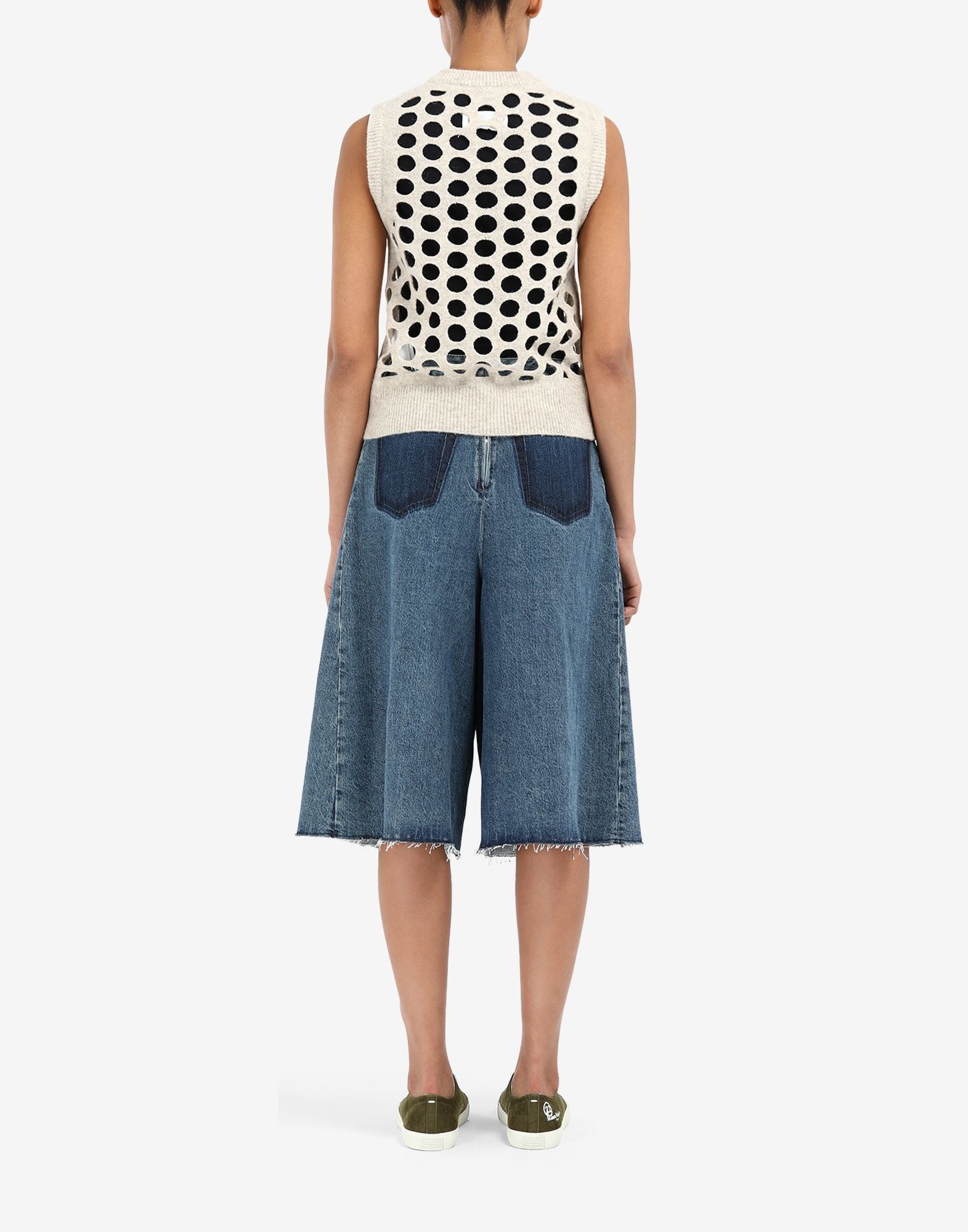 Punched holes vest - 4