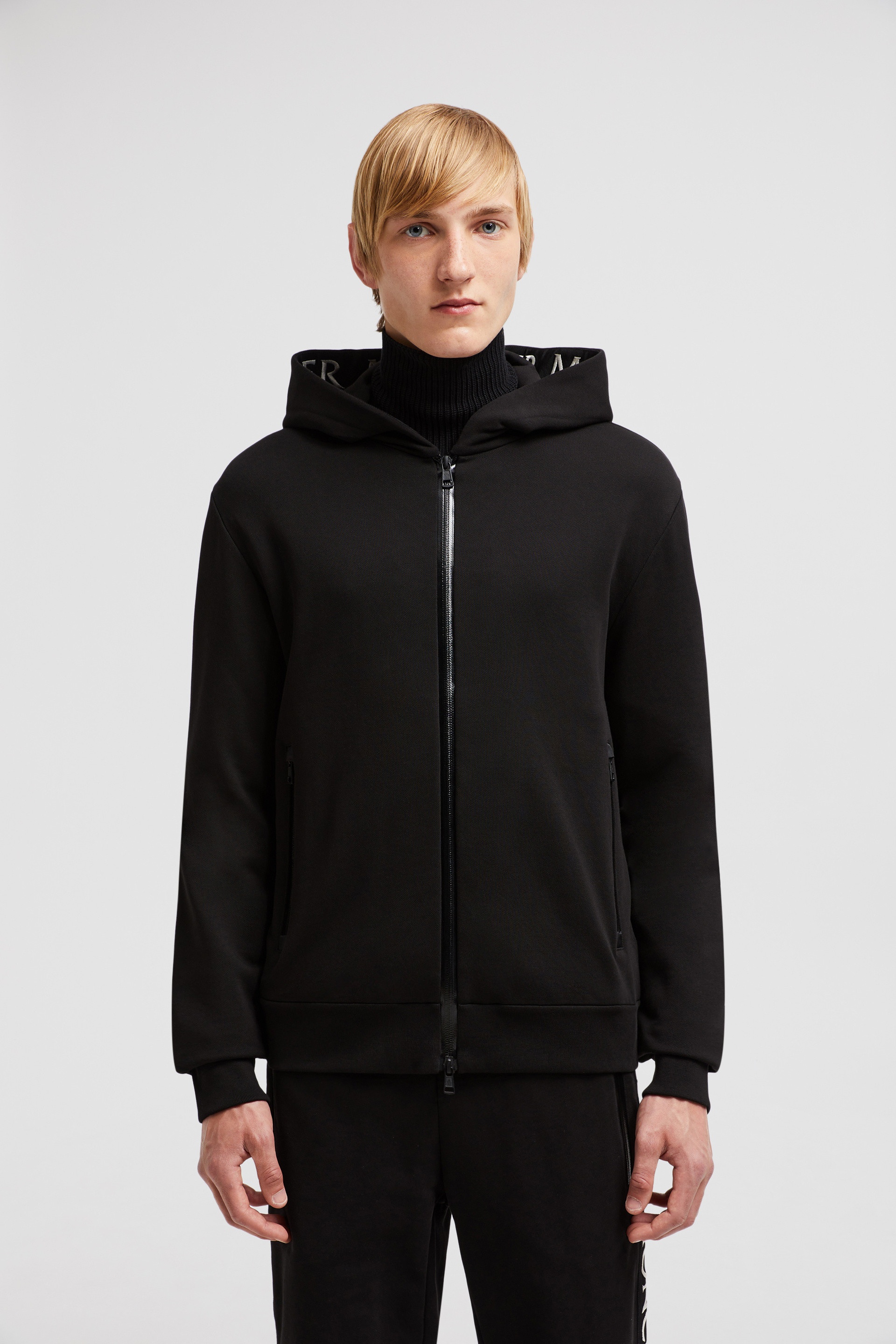 MONCLER　パーカー　ブラック　Ｍ MONCLER (モンクレール) ロゴ刺繍 ワッペン コットンフリース ジャージ