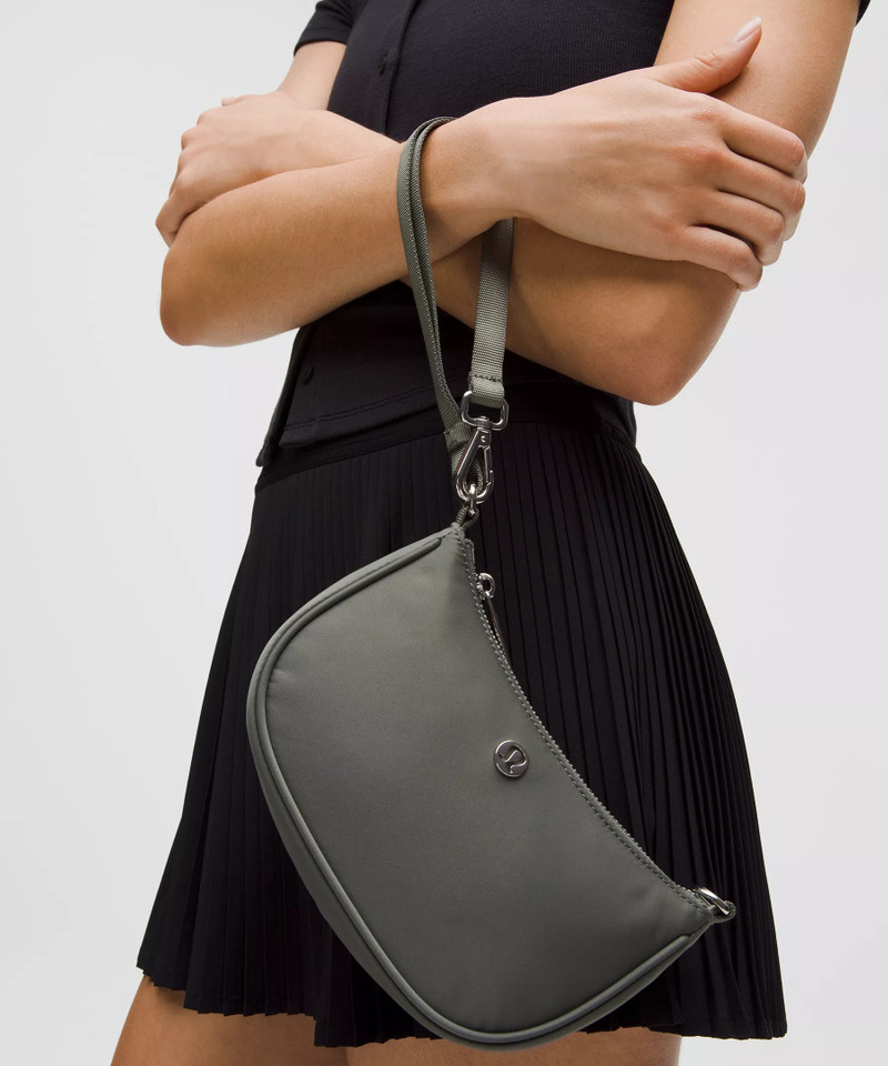 City Essentials Mini Shoulder Bag 1L 4