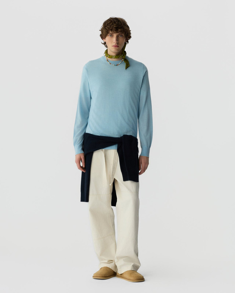 GUEST IN RESIDENCE Airy True Crew outlook