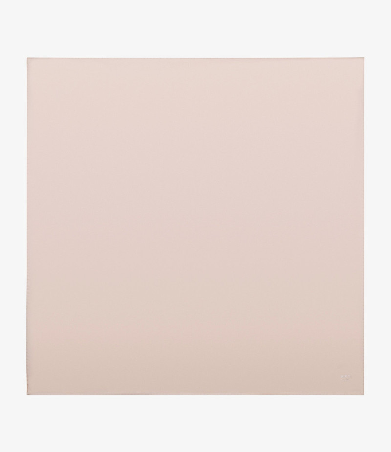 KATIE HOLMES SCARF 1