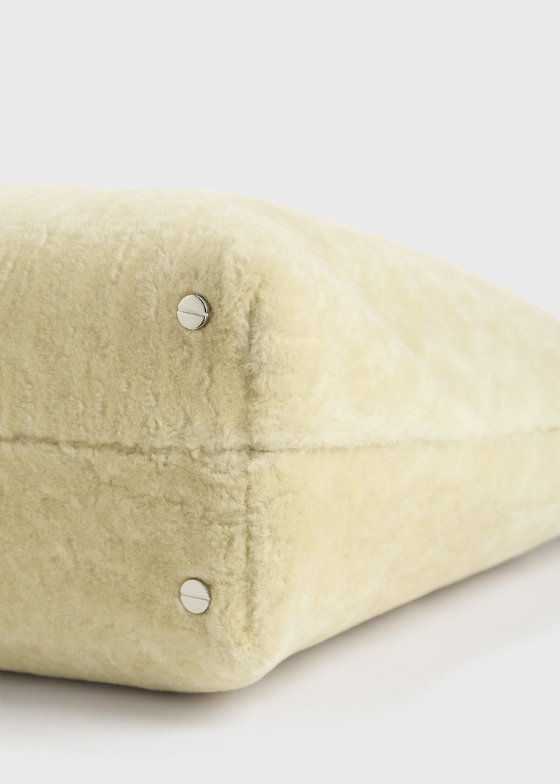 Medium Bevel shearling bag beige 7