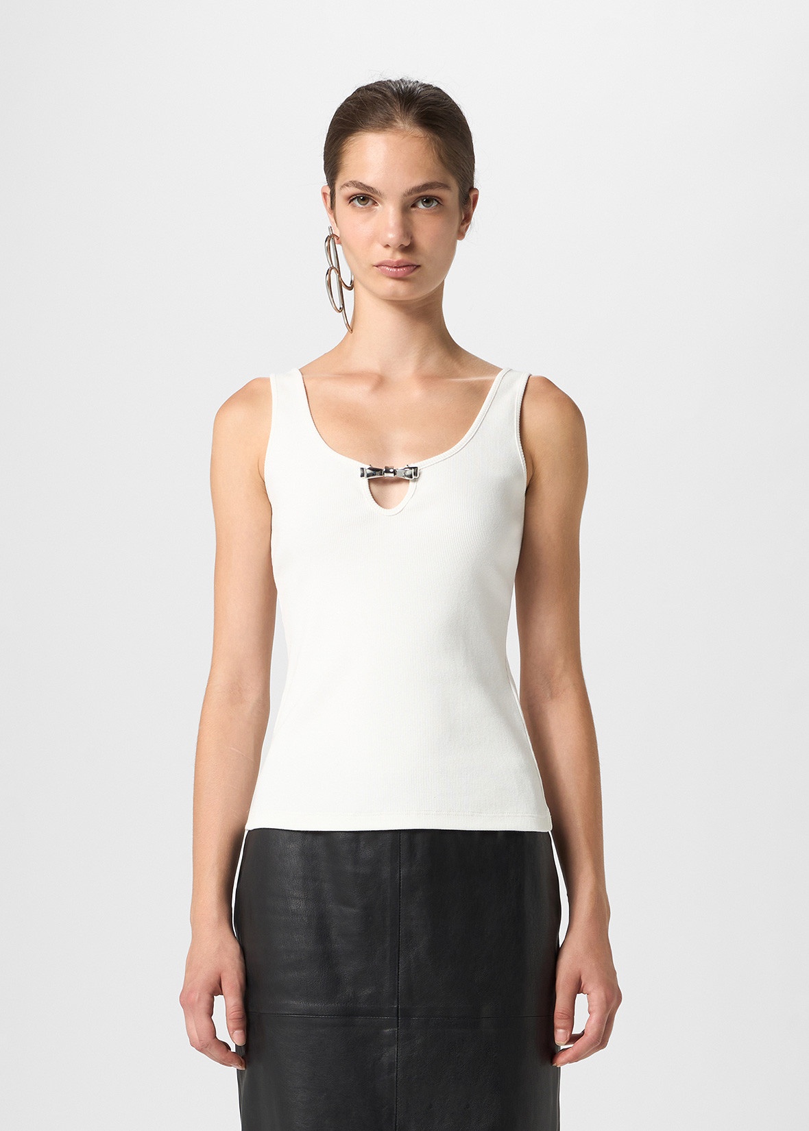 RIBBED COTTON TOP WITH BIJOUX PIN - 3