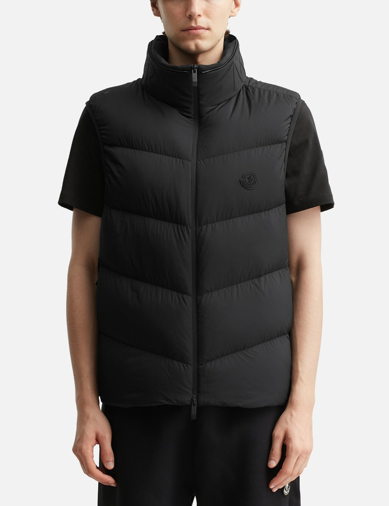 Moncler GUERSAC DIAGONAL-QUILTED HOODED DOWN GILET outlook