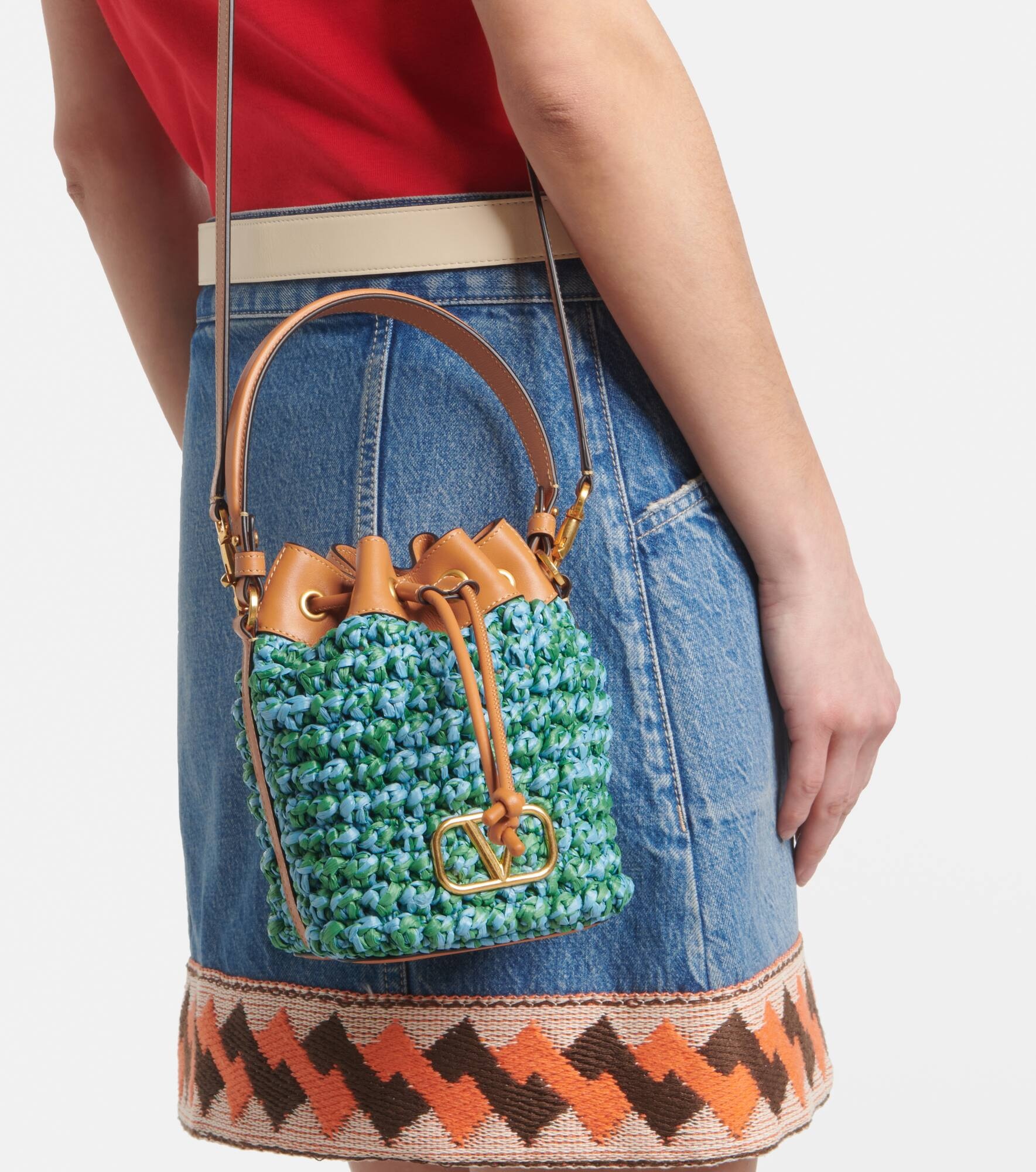 VLogo Mini embellished raffia bucket bag - 2