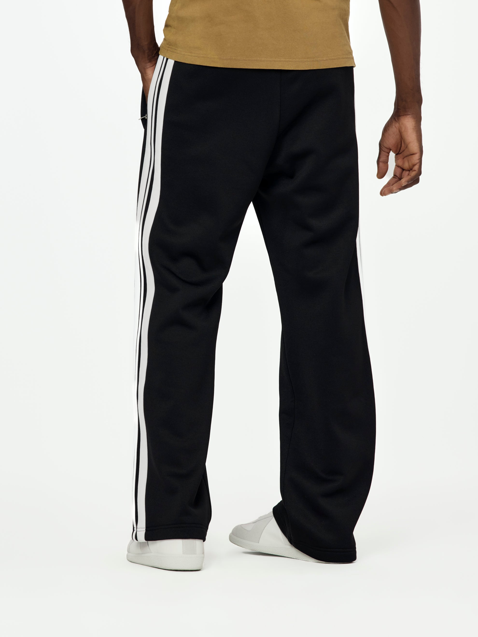 RECYCLED NYLON BLEND TRACKPANTS (BLACK) - 3