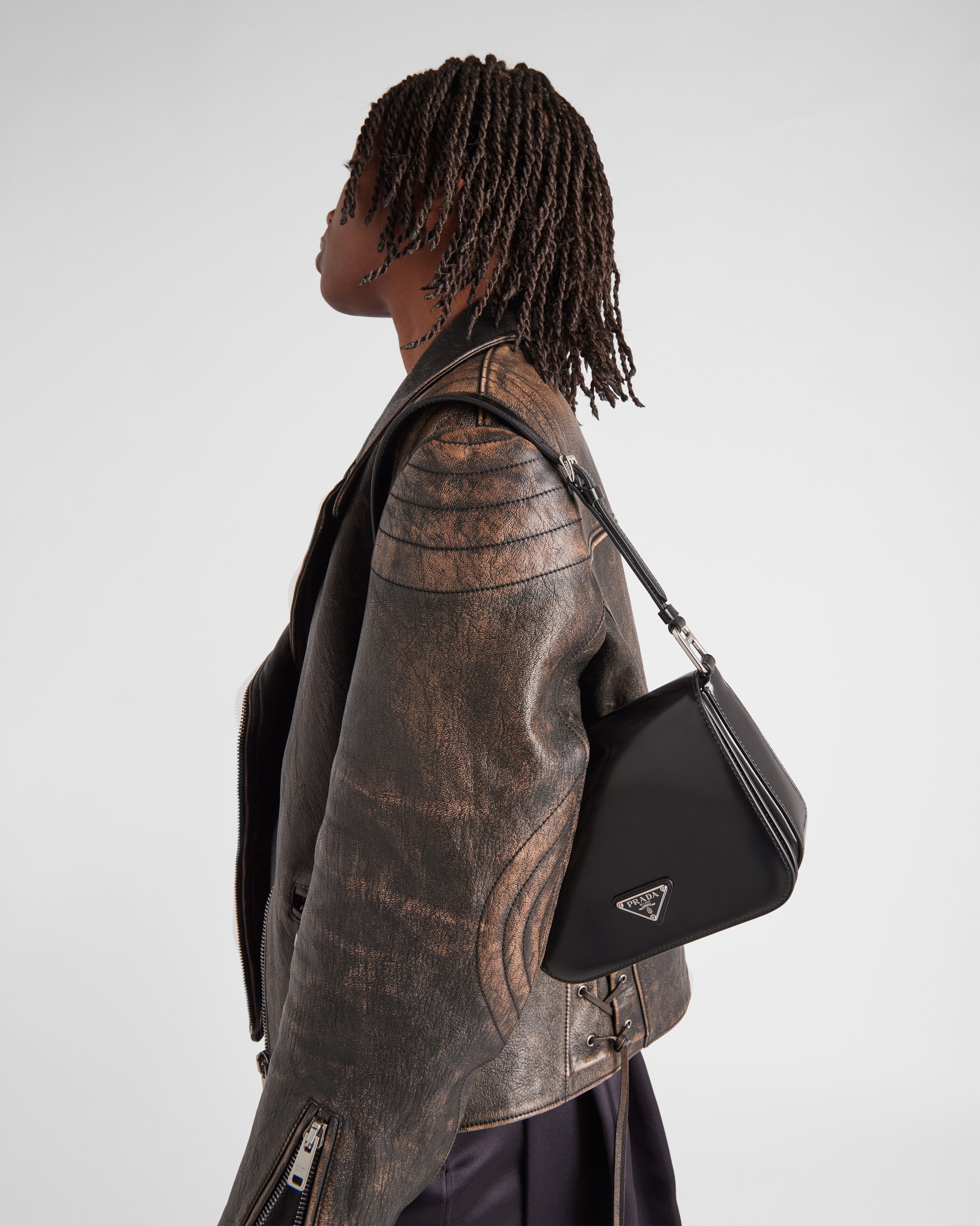 【PRADA】BRUSHED SHOULDER BAG Prada Brushed leather shoulder bag | REVERSIBLE