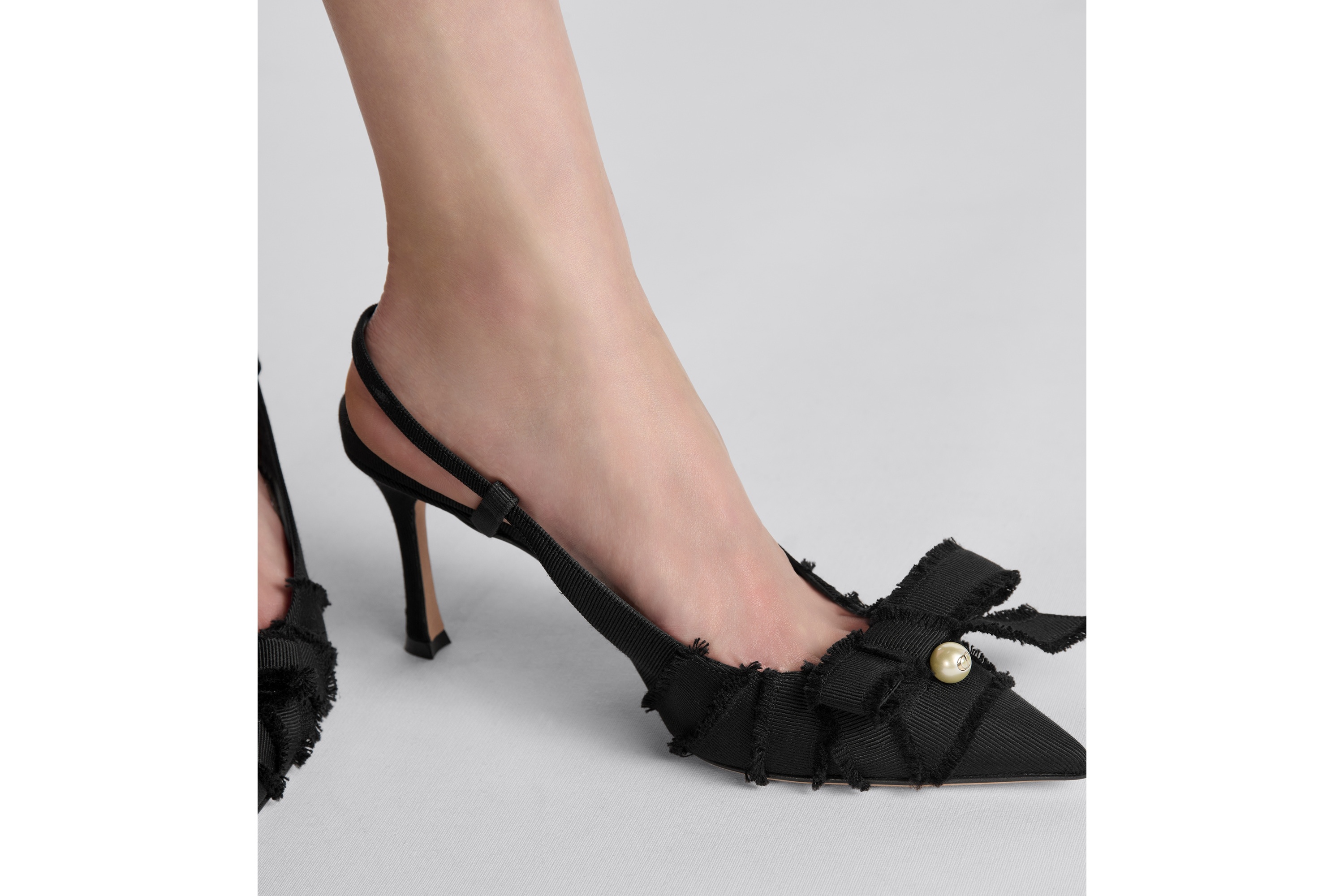【一歩踏み出すたび視線を奪う】DIOR Adiorable ヒールミュール Dior Adiorable Pump | REVERSIBLE