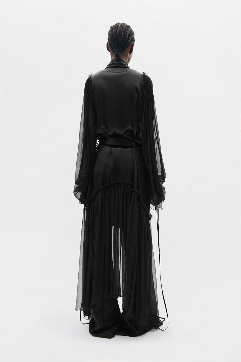 Iria Fluid Robe 3
