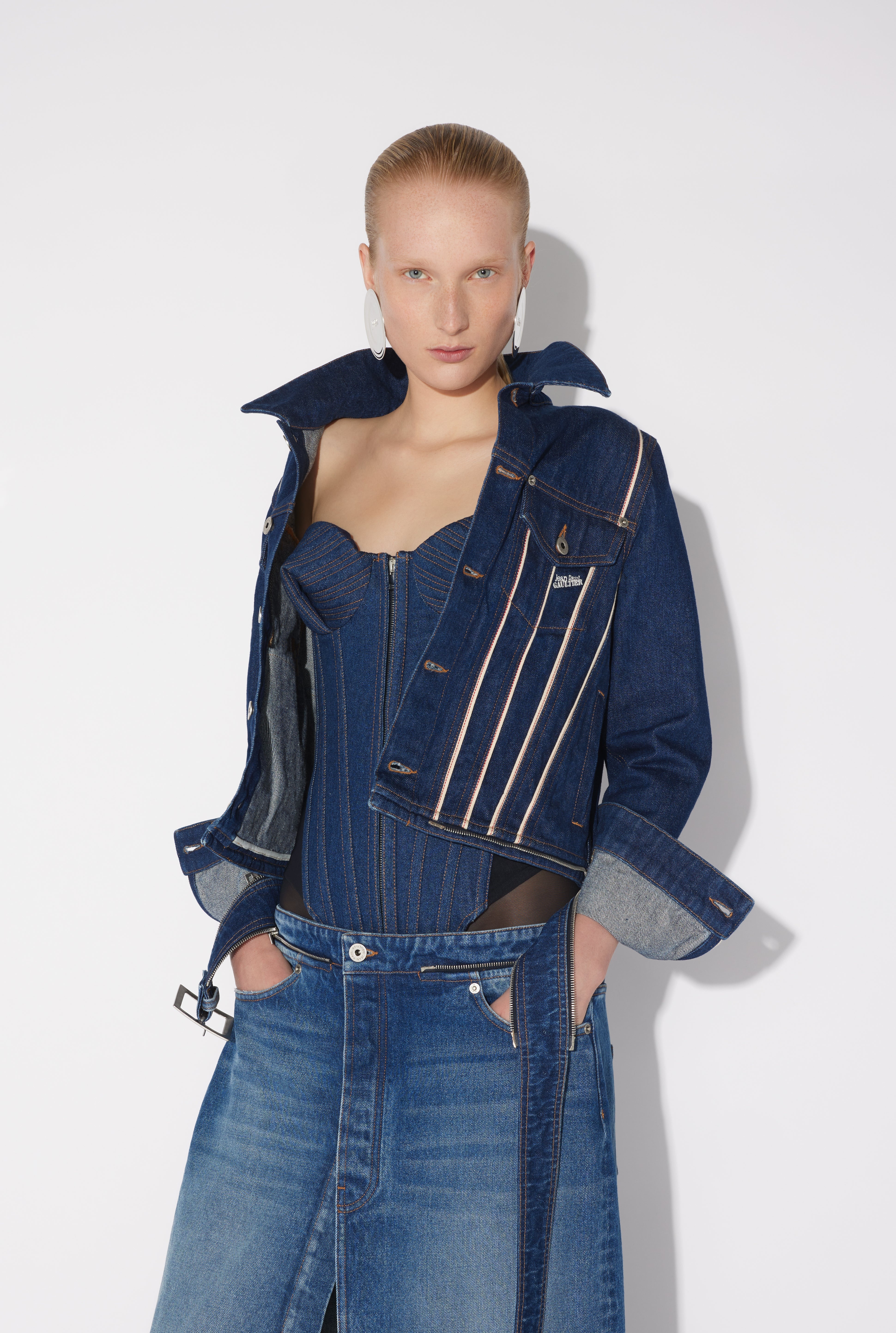 THE TWO-WAYS-TO-WEAR DENIM COAT - 4