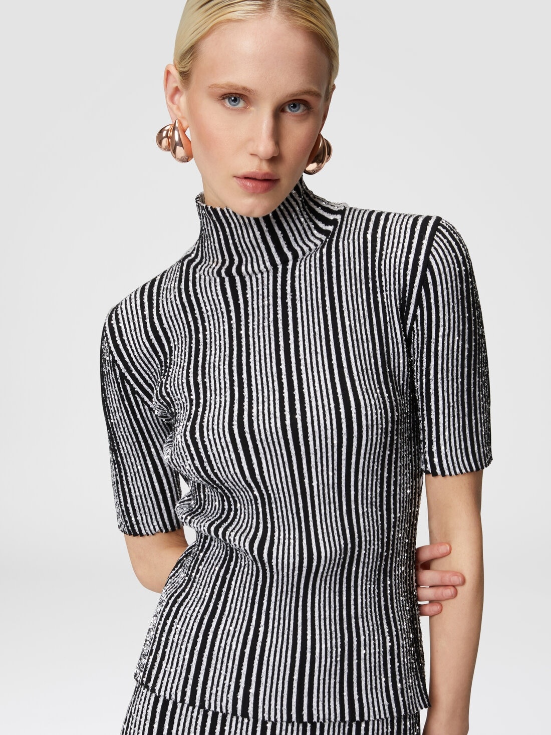 Short-sleeved striped turtleneck with sequins - 4