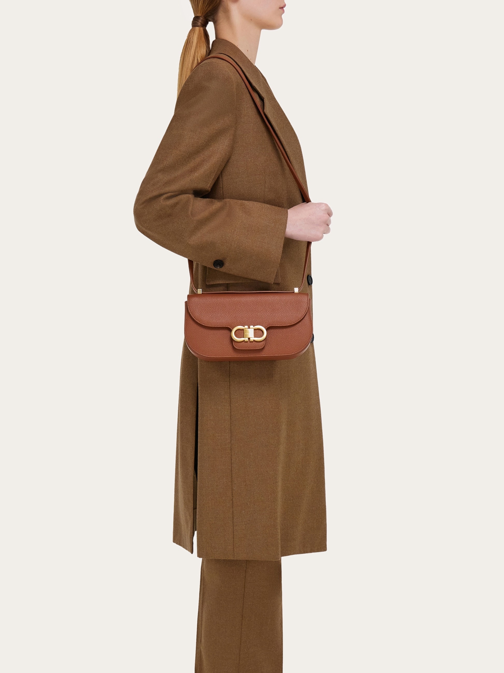 【FERRAGAMO】Double Gancini mini crossbody bag FERRAGAMO Double Gancini mini crossbody bag | REVERSIBLE