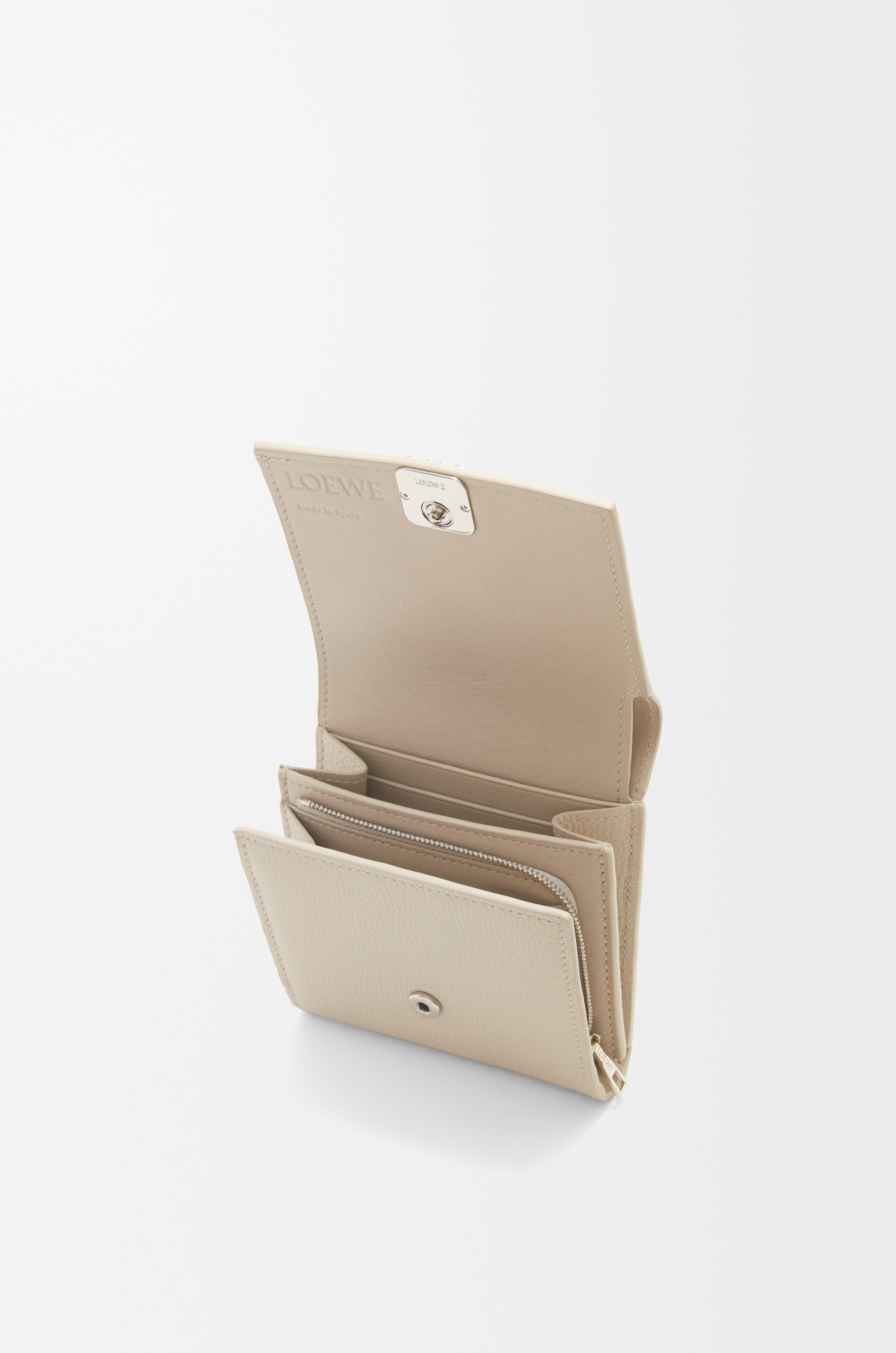 Anagram compact flap wallet in pebble grain calfskin - 2