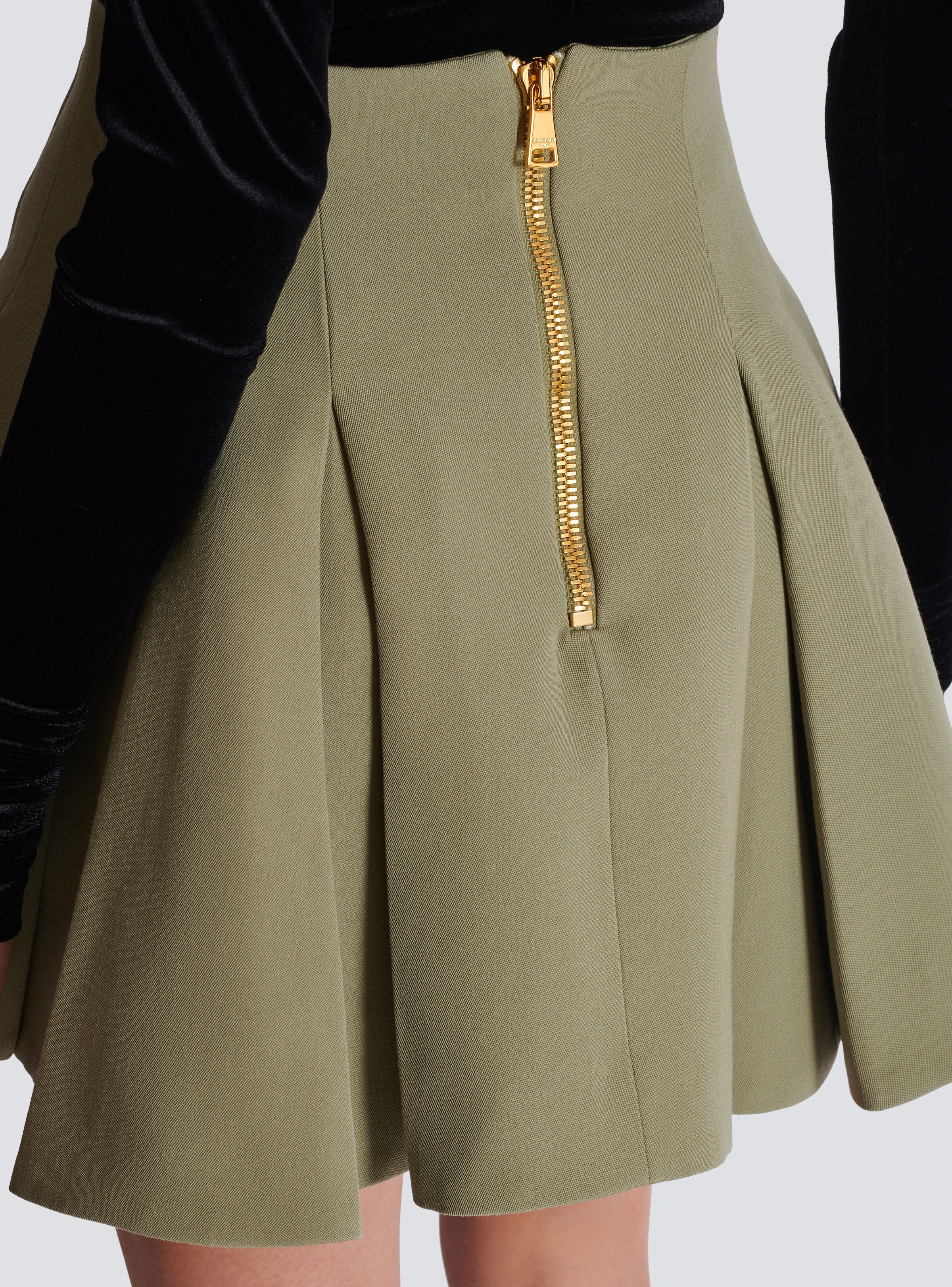Short pleated skirt in grain de poudre - 6