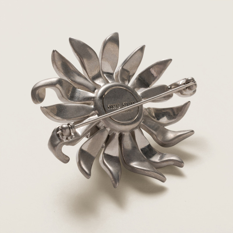 Metal brooches with crystals and pearl 3