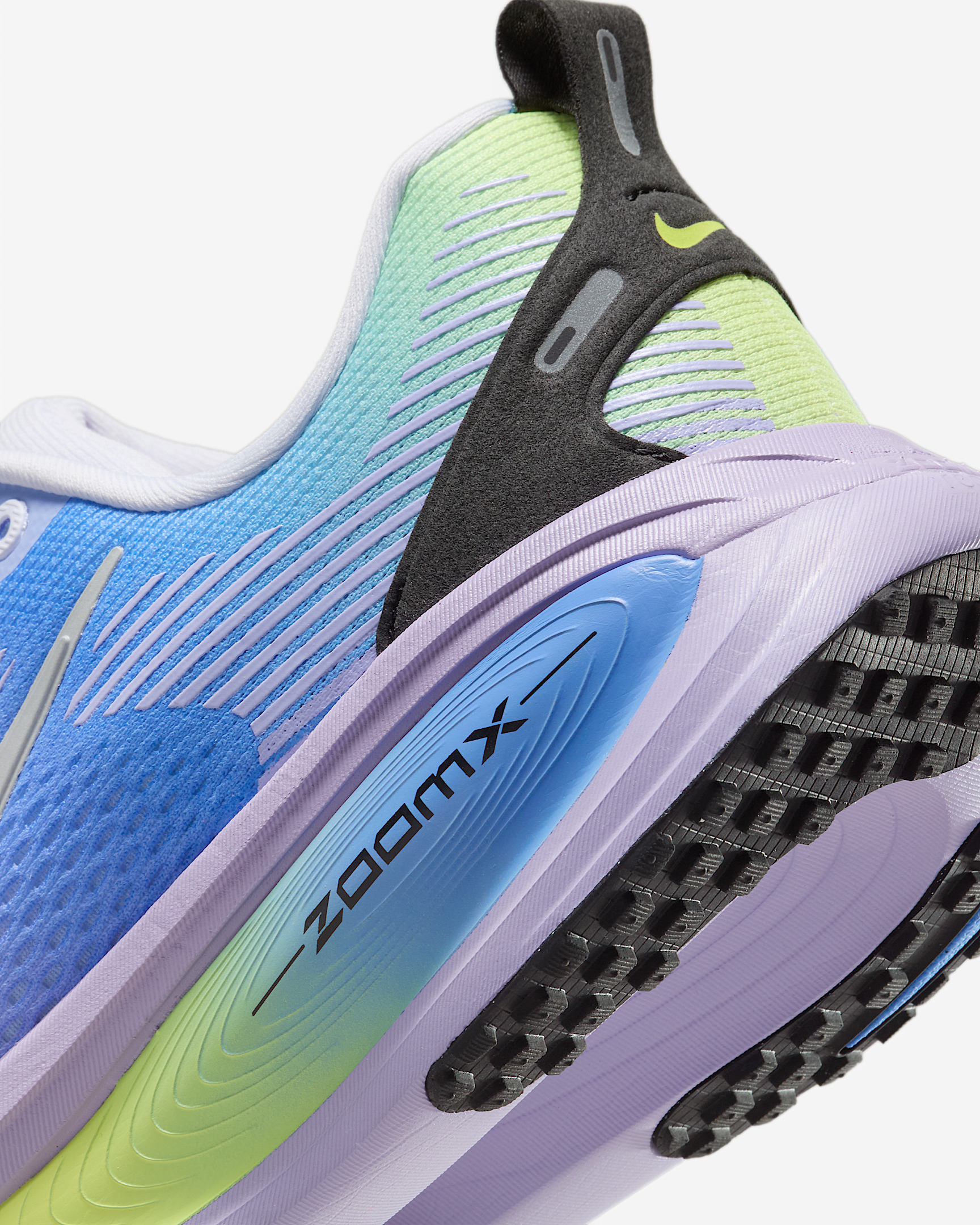 Nike Vomero 18 SE Women's Road Running Shoes - 8