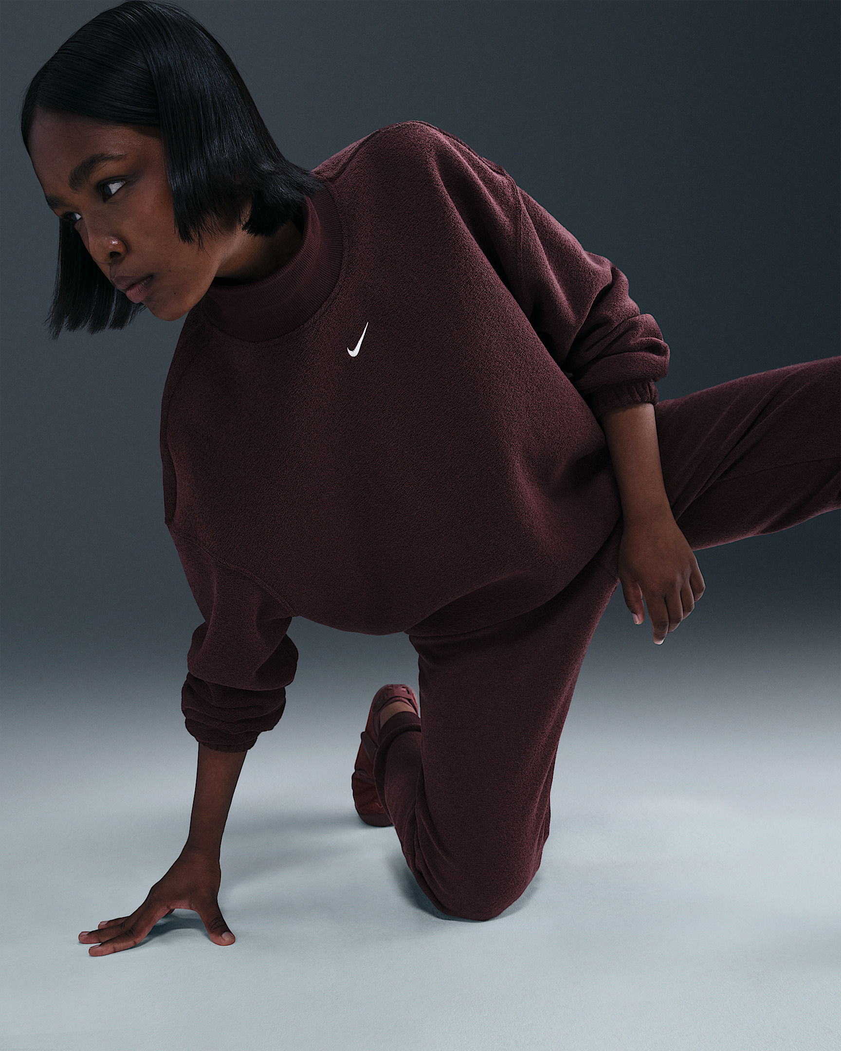 Nike Sportswear Phoenix Plush Women's Cozy Fleece Oversized Mock-Neck Top - 3