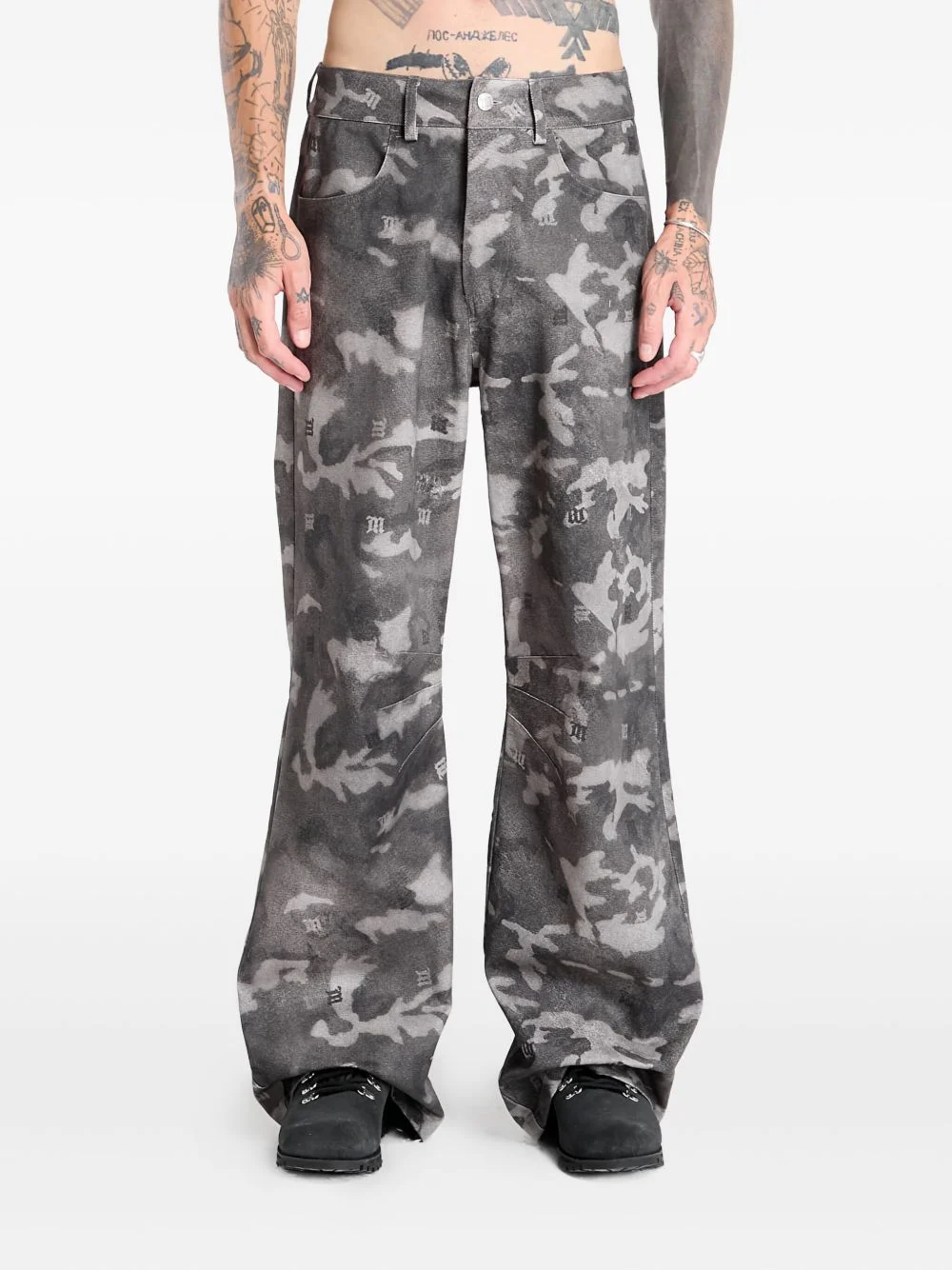 camo-print log-detail trousers - 1